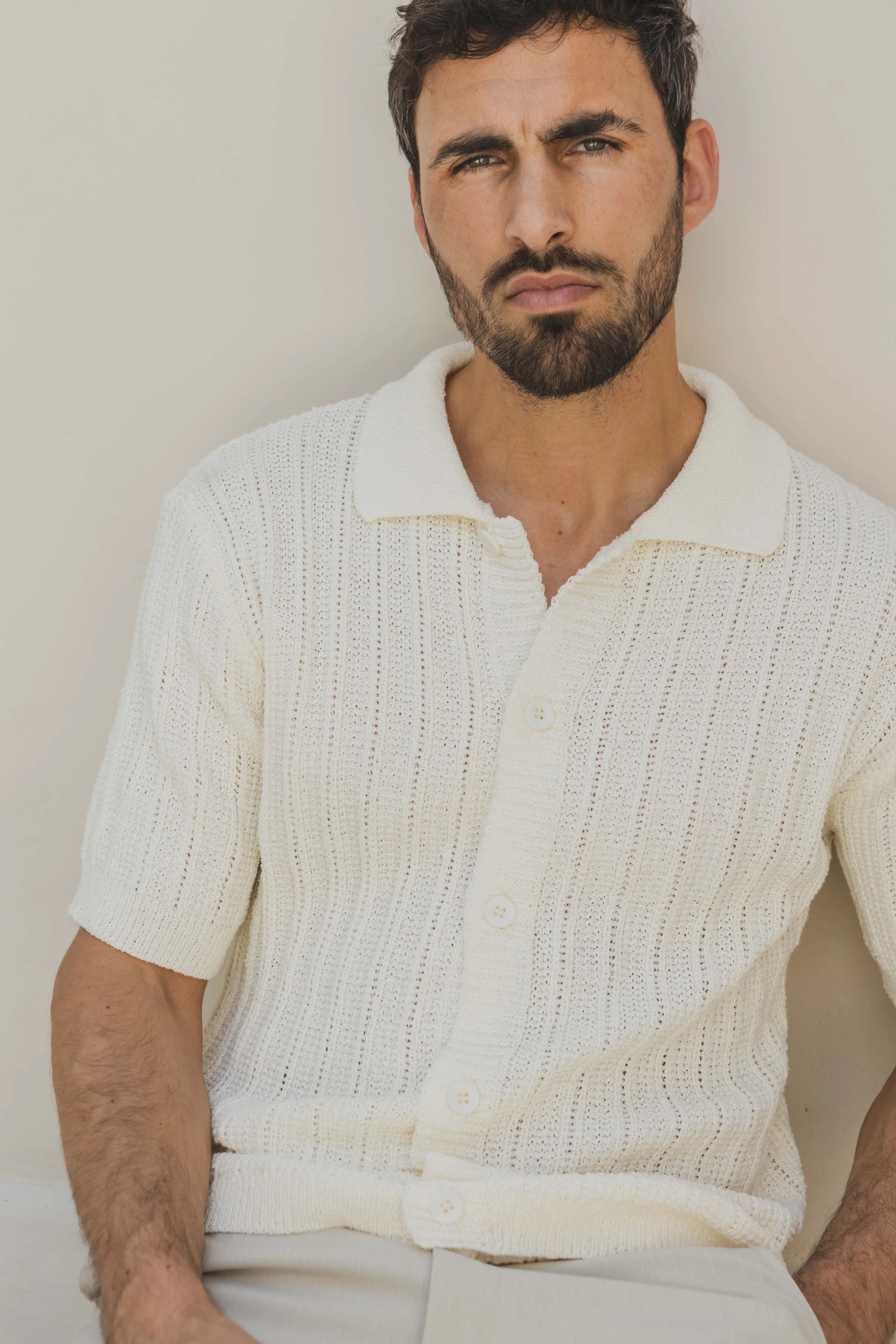 Chemise trouée à manches courtes