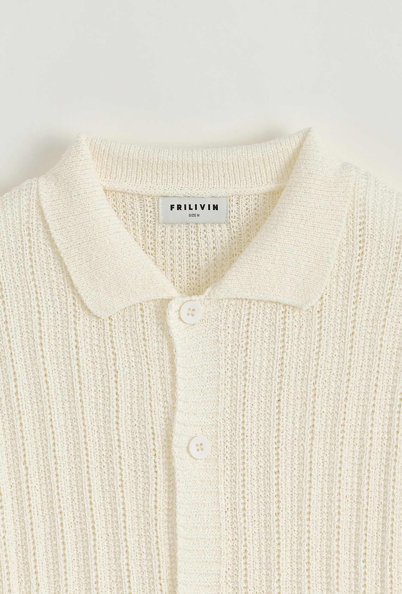 Chemise trouée à manches courtes