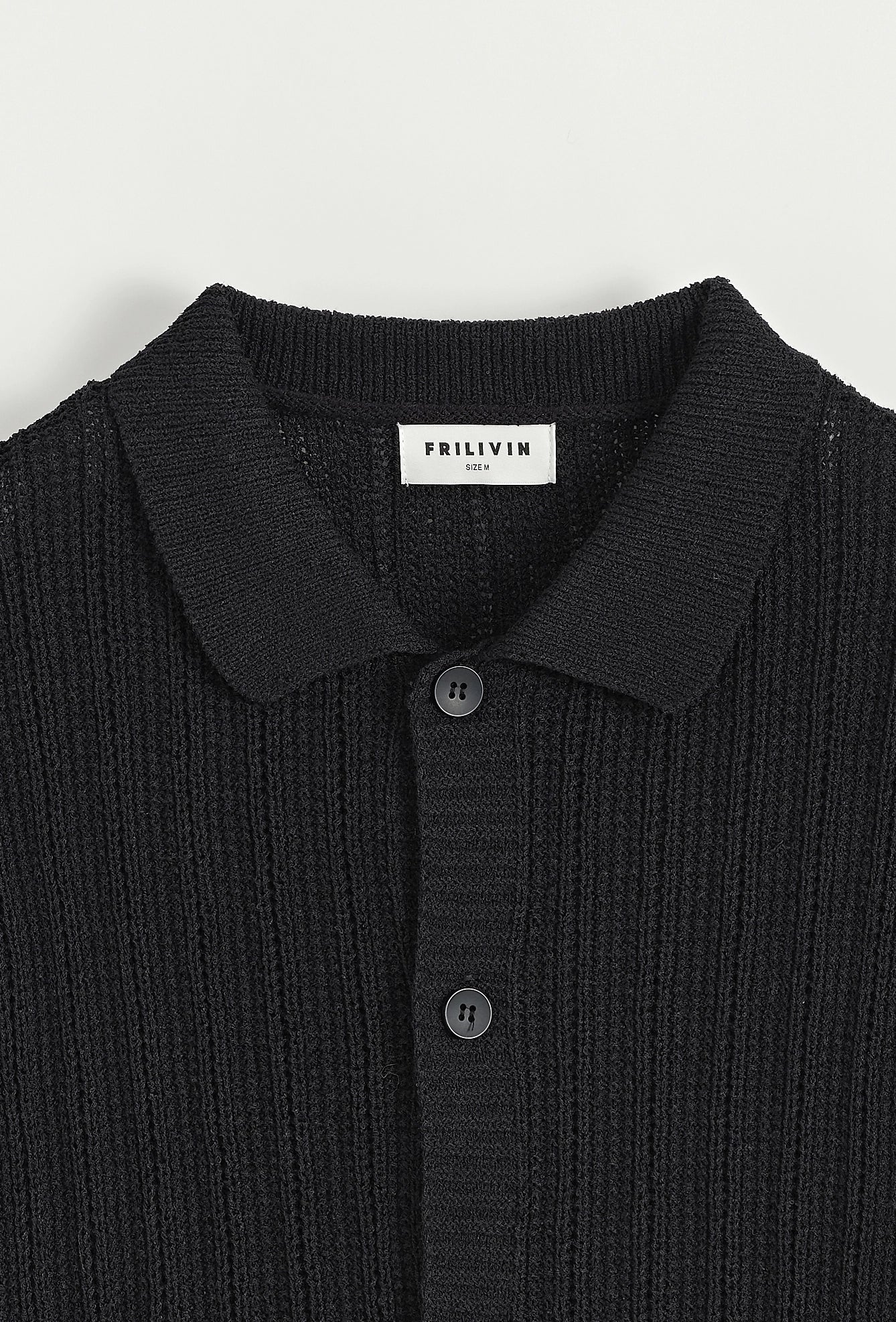 Chemise trouée à manches courtes