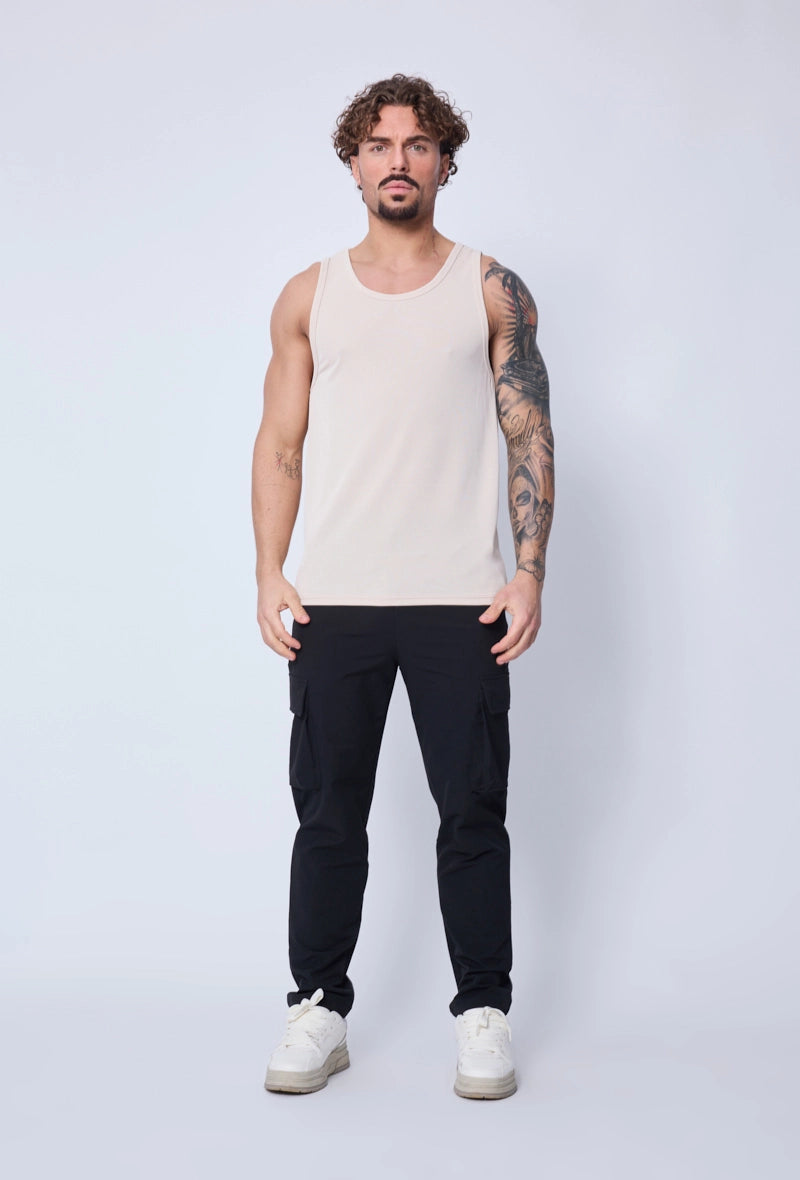 T-shirt débardeur côtelé slim qui épouse la silouette et met le coprs en valeur