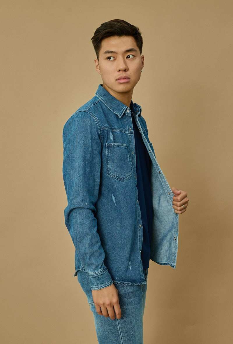 Surchemise jean cintrée à col classique avec finition usée - Frilivin