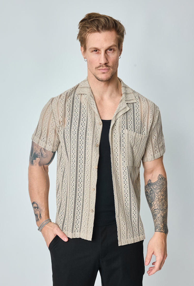 Chemise en dentelle manches courtes col à revers