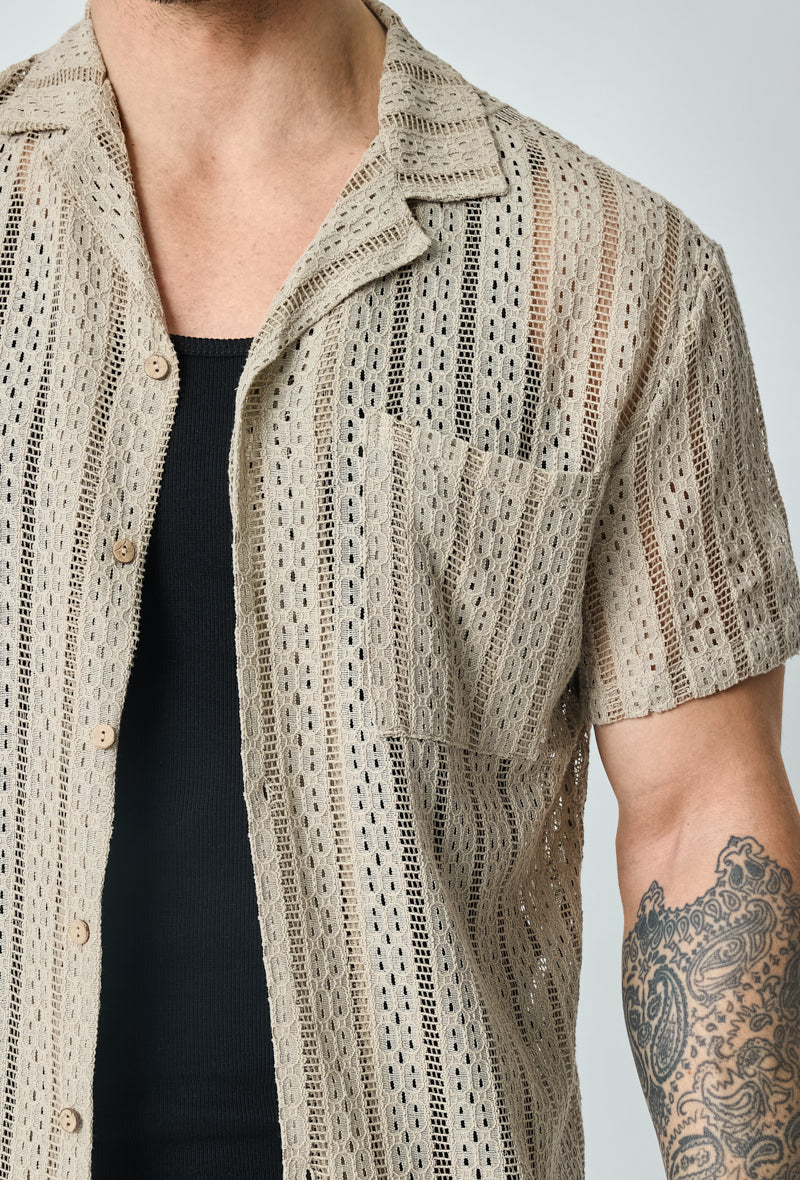 Chemise en dentelle manches courtes col à revers