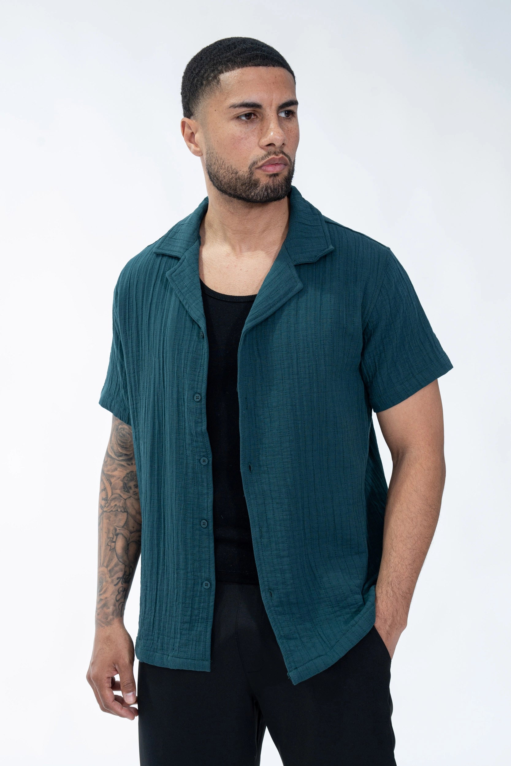 Plain short-sleeved shirt