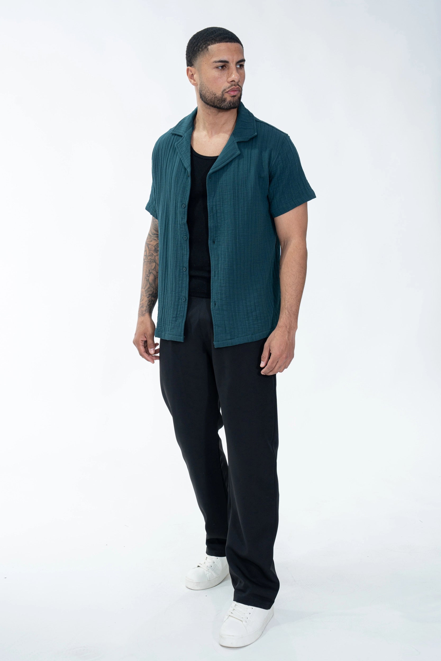 Plain short-sleeved shirt