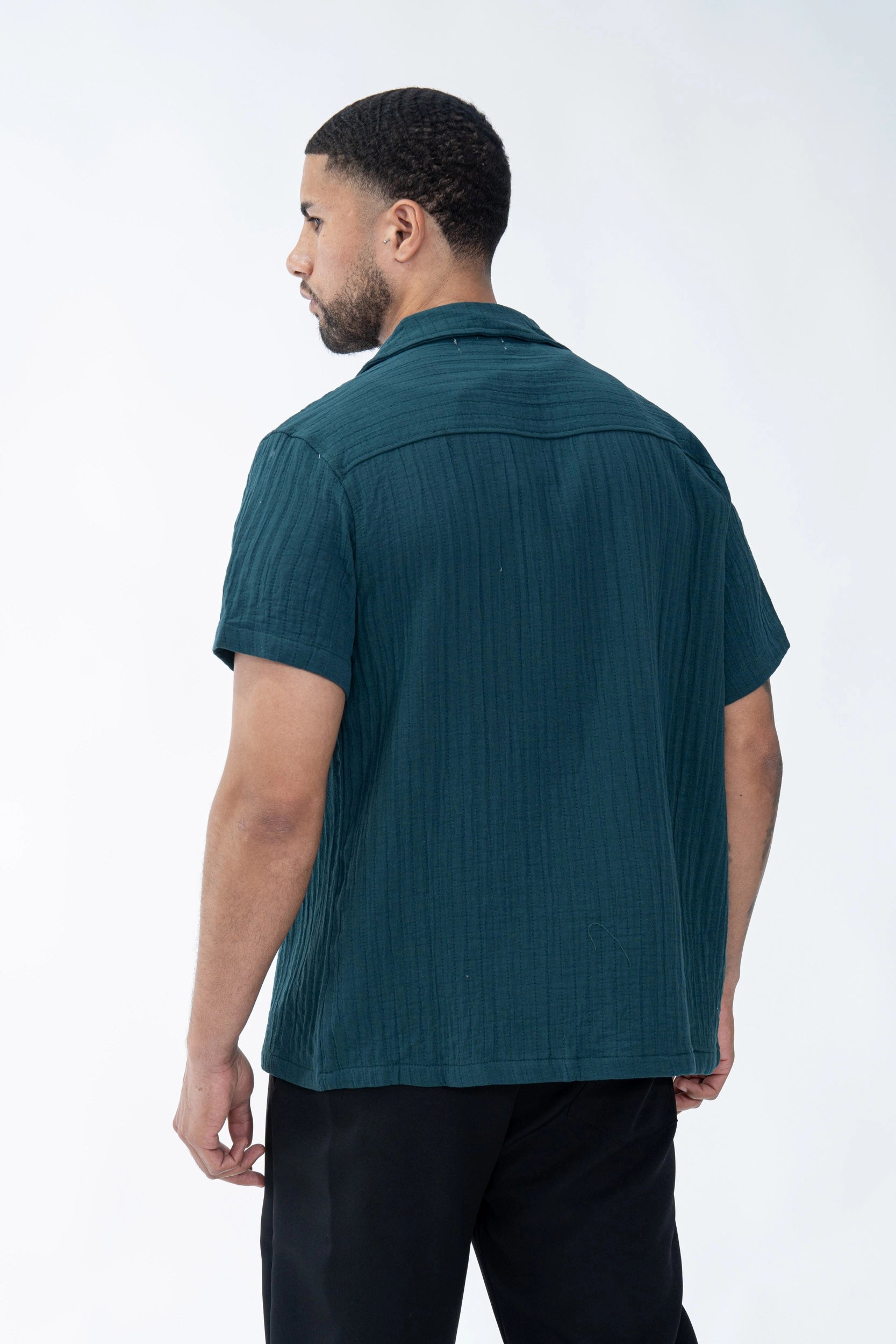 Plain short-sleeved shirt