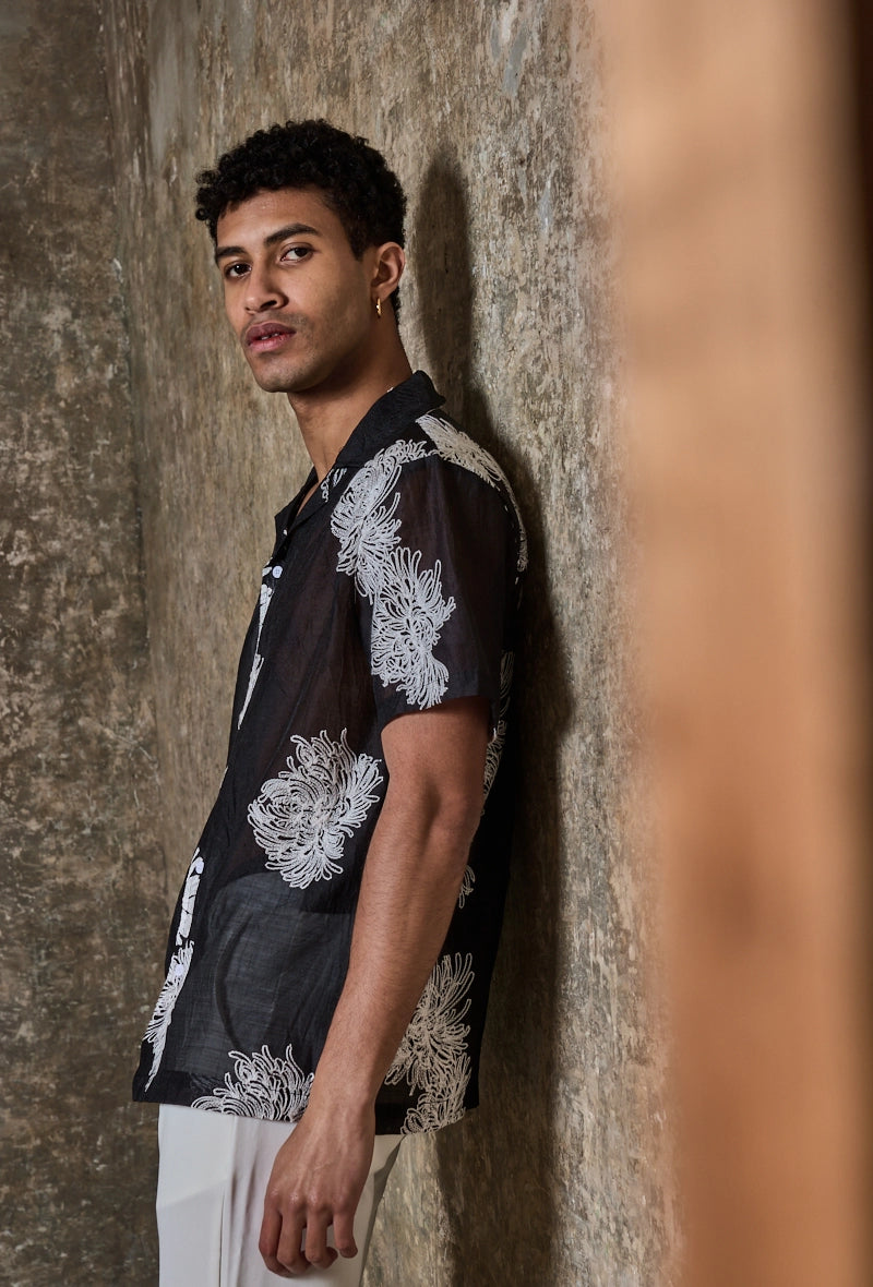 Chemise manches courtes à motifs fleuris broder