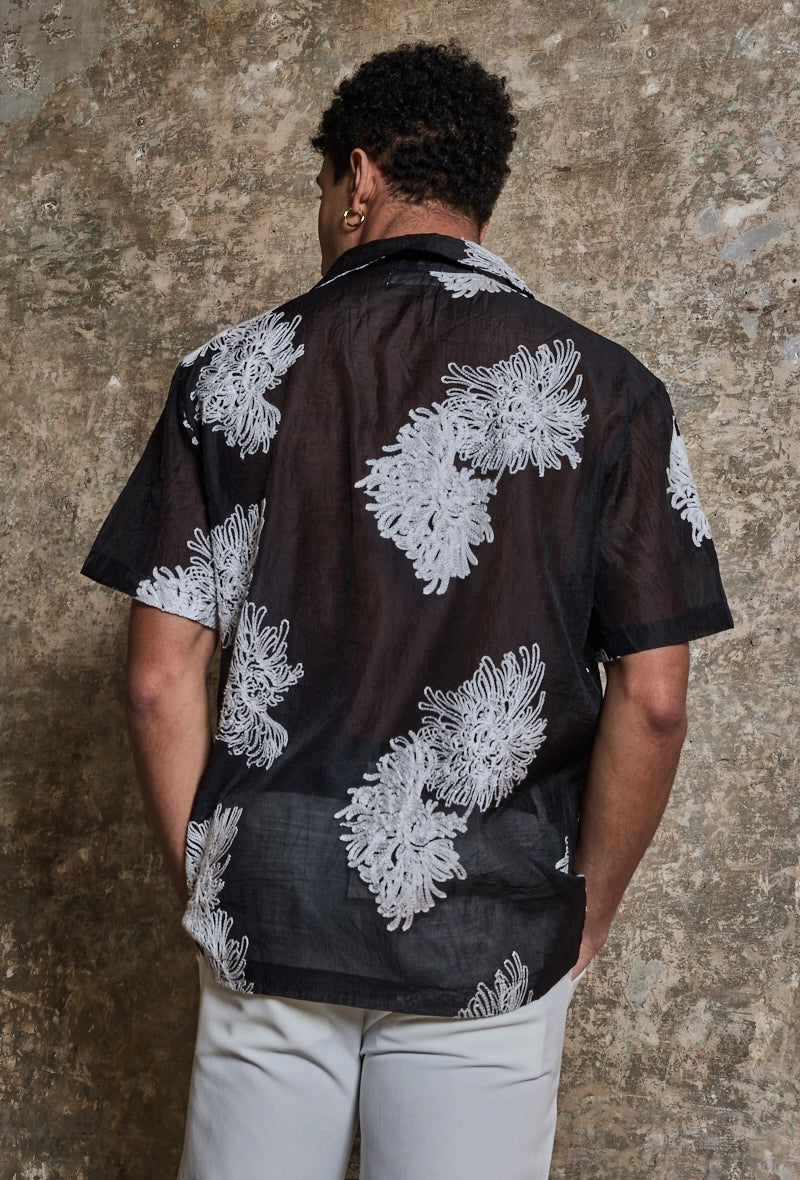 Chemise manches courtes à motifs fleuris broder