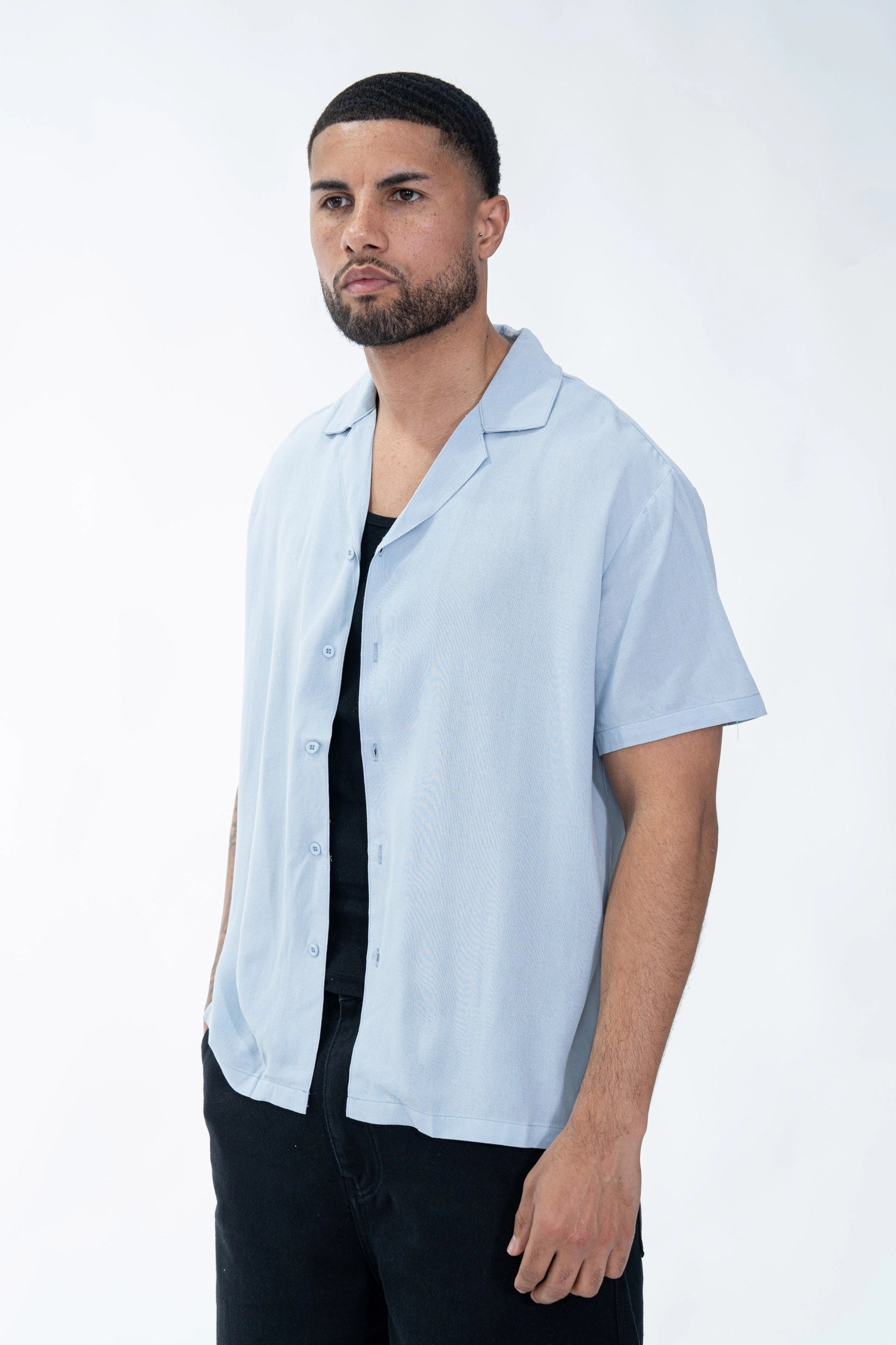 Chemise unie manches courtes