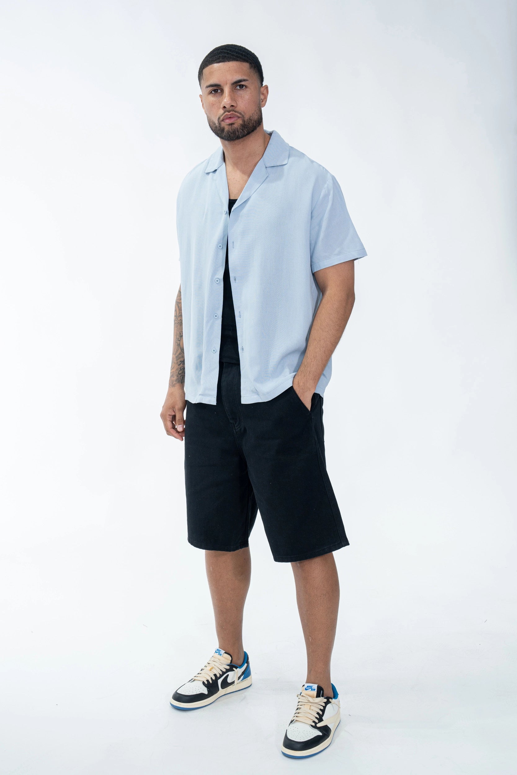 Chemise unie manches courtes