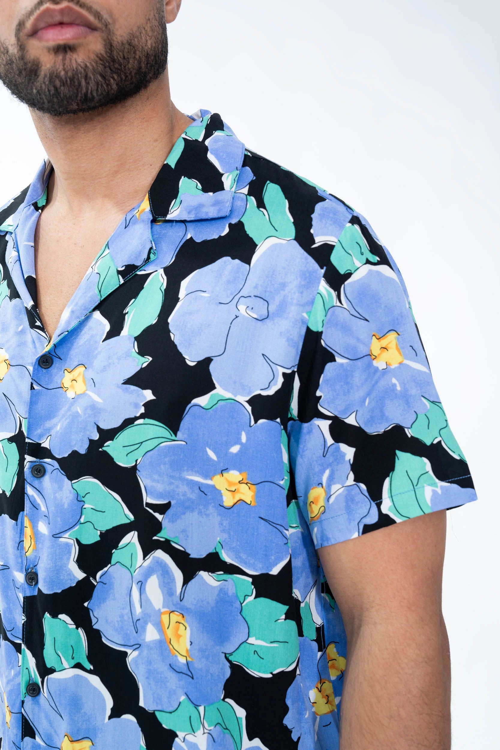 Chemise à manches courtes avec un motif floral