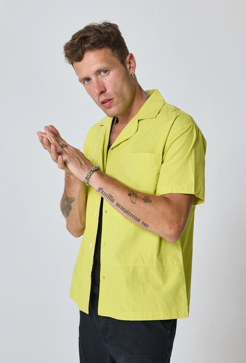 Chemise unie manches courtes