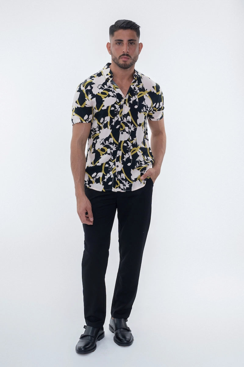 Chemise à manches courtes avec un motif floral abstrait