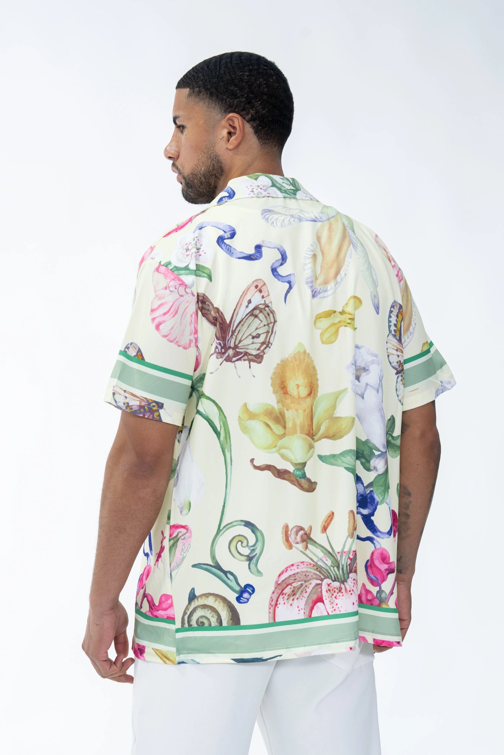 Chemise à motifs florals et faune