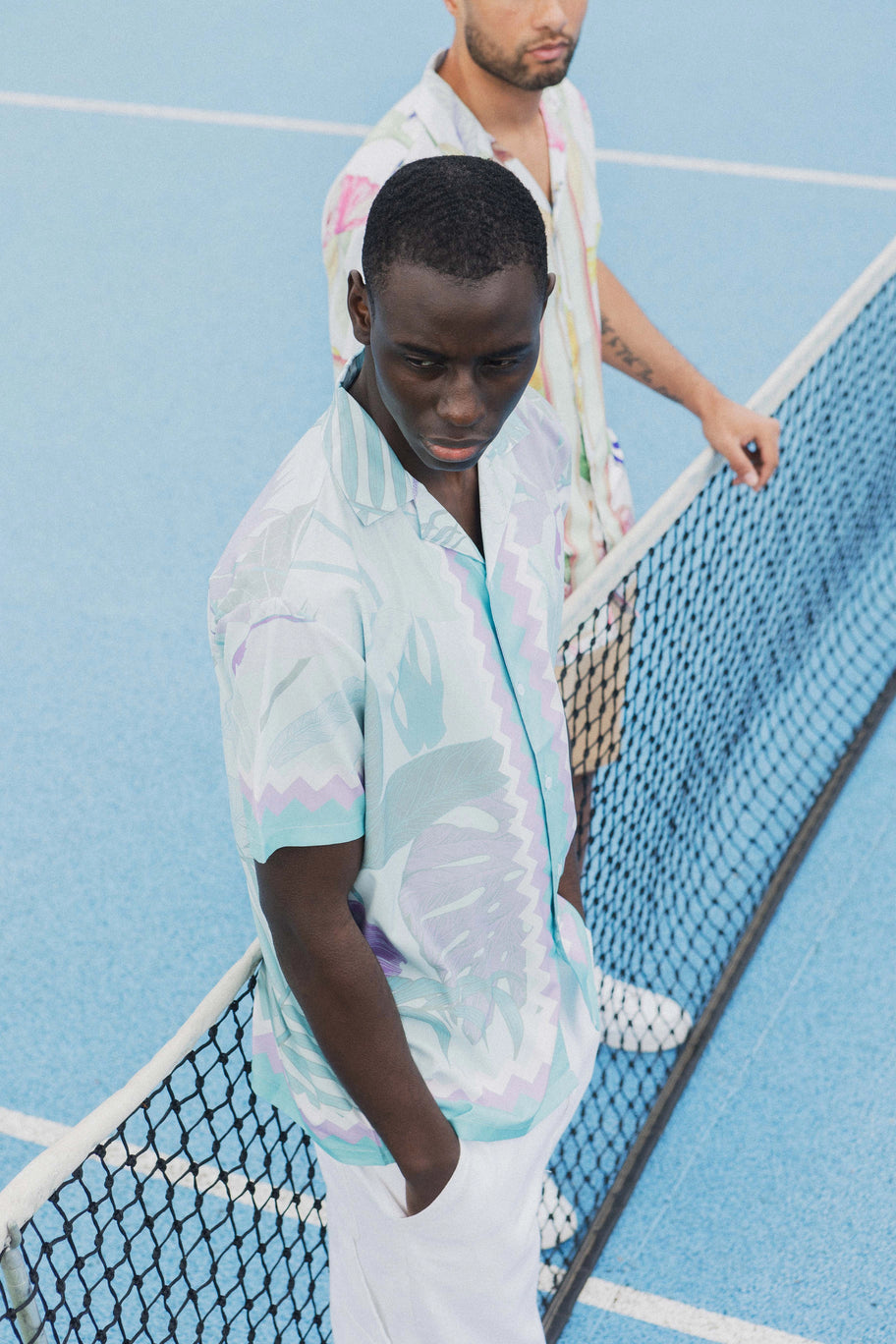 Chemise élégante arborant un imprimé pastel