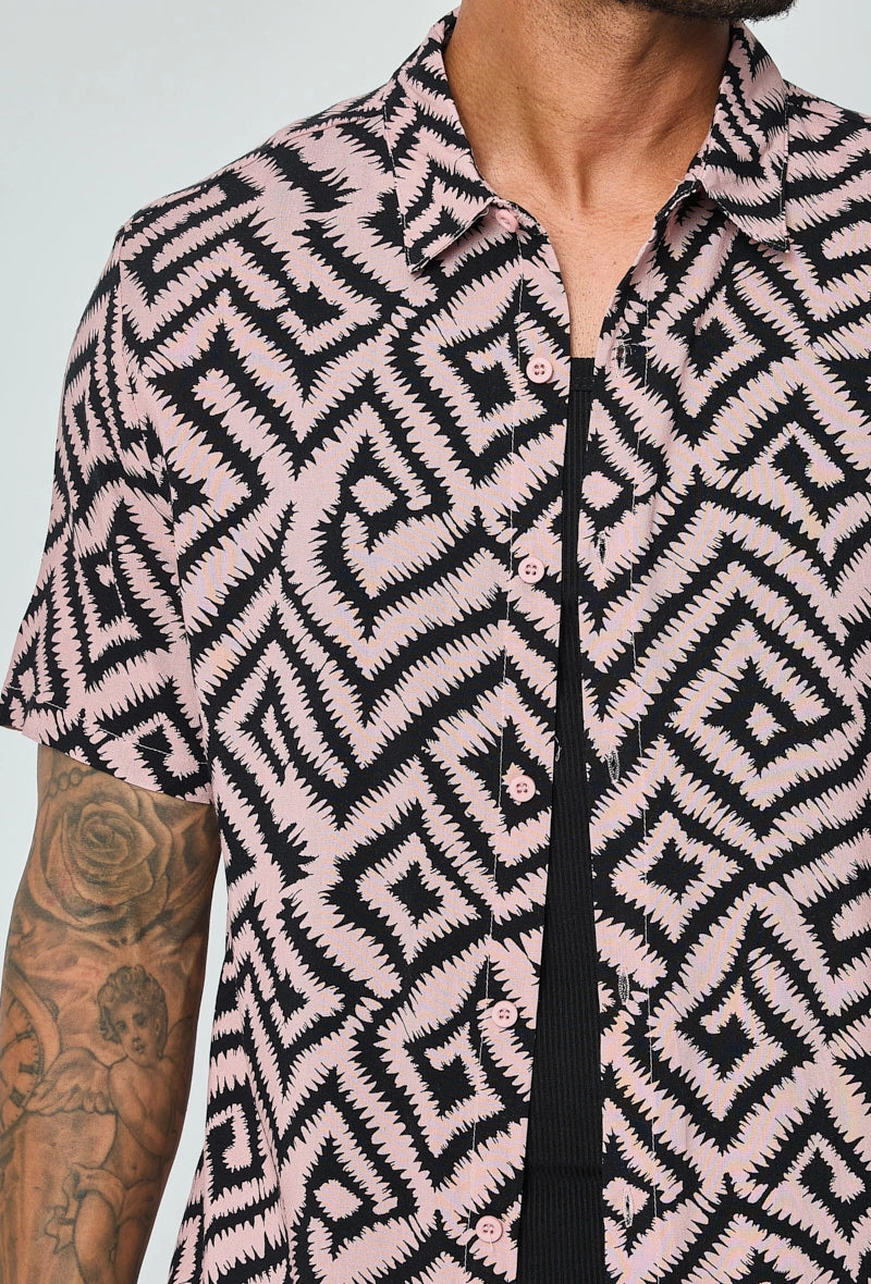 Chemise à motifs géométriques contemporains