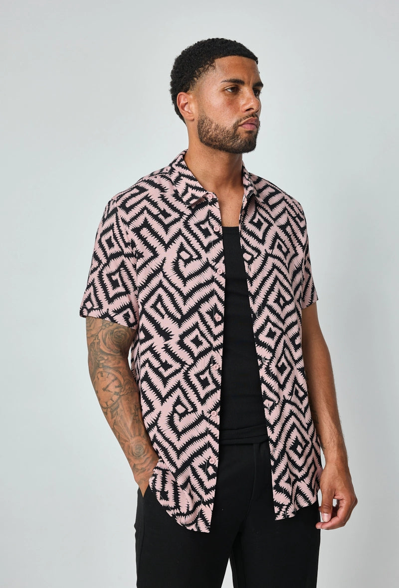 Chemise à motifs géométriques contemporains