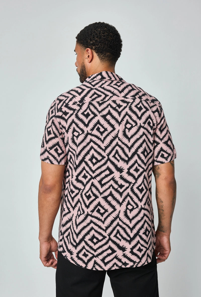 Chemise à motifs géométriques contemporains