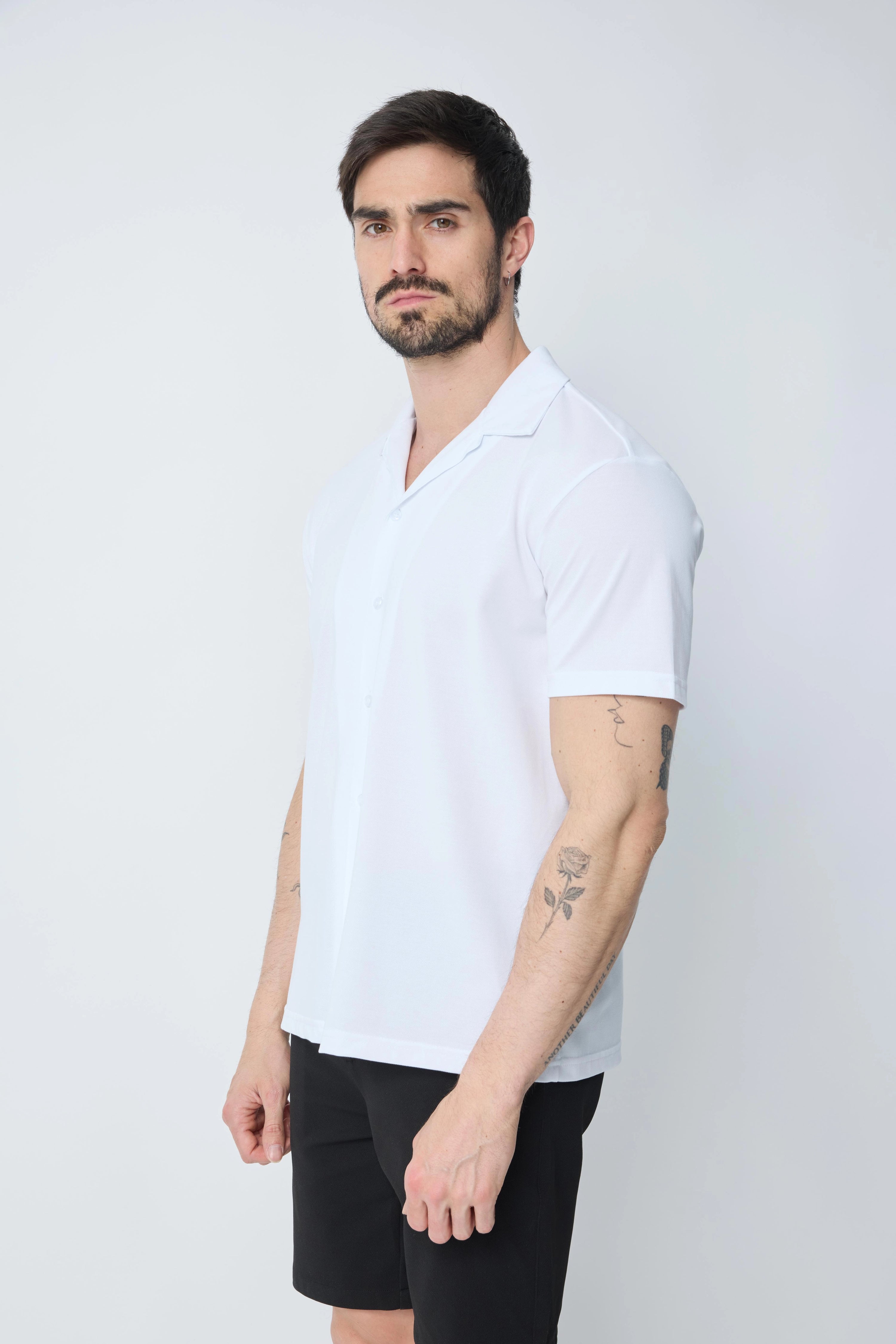 Chemise unie manches courtes