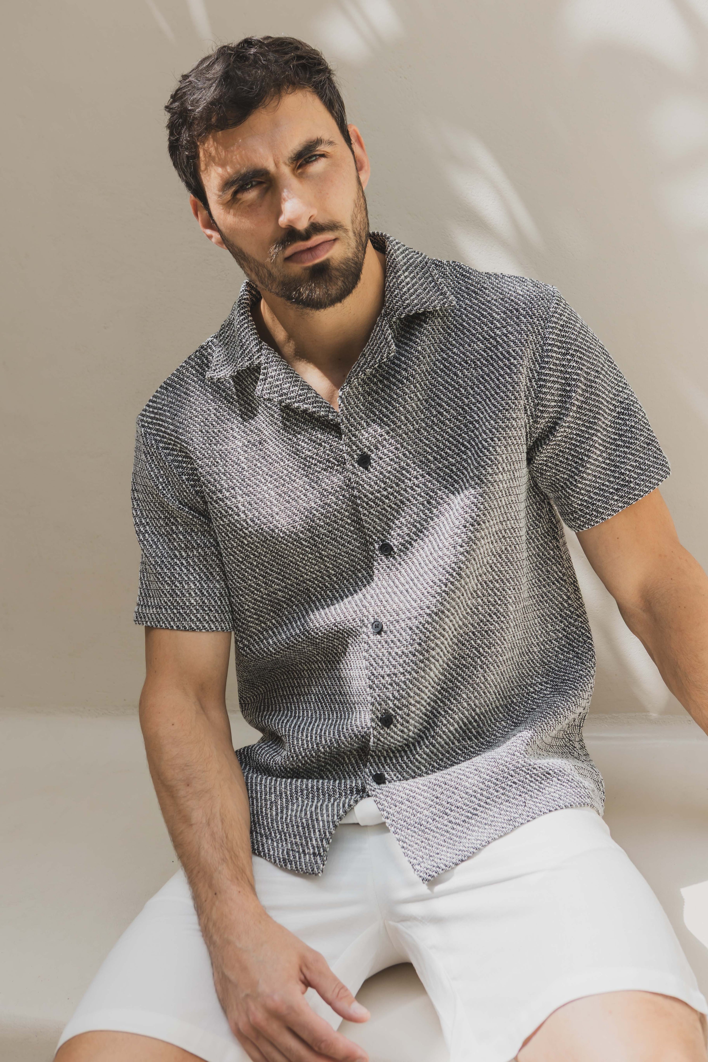 Chemise unie manches courtes