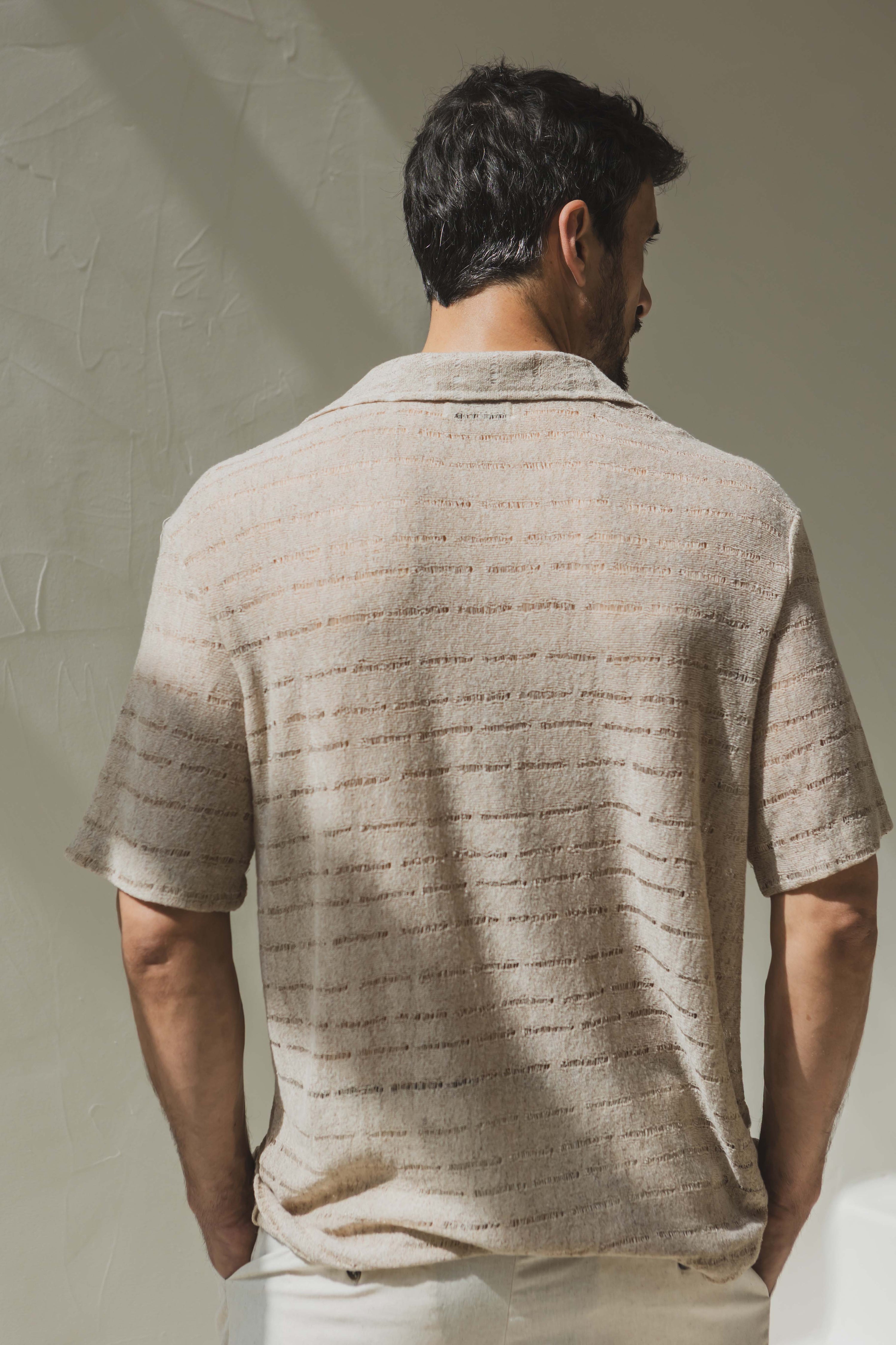 Chemise en maille transparente manches courtes col à revers