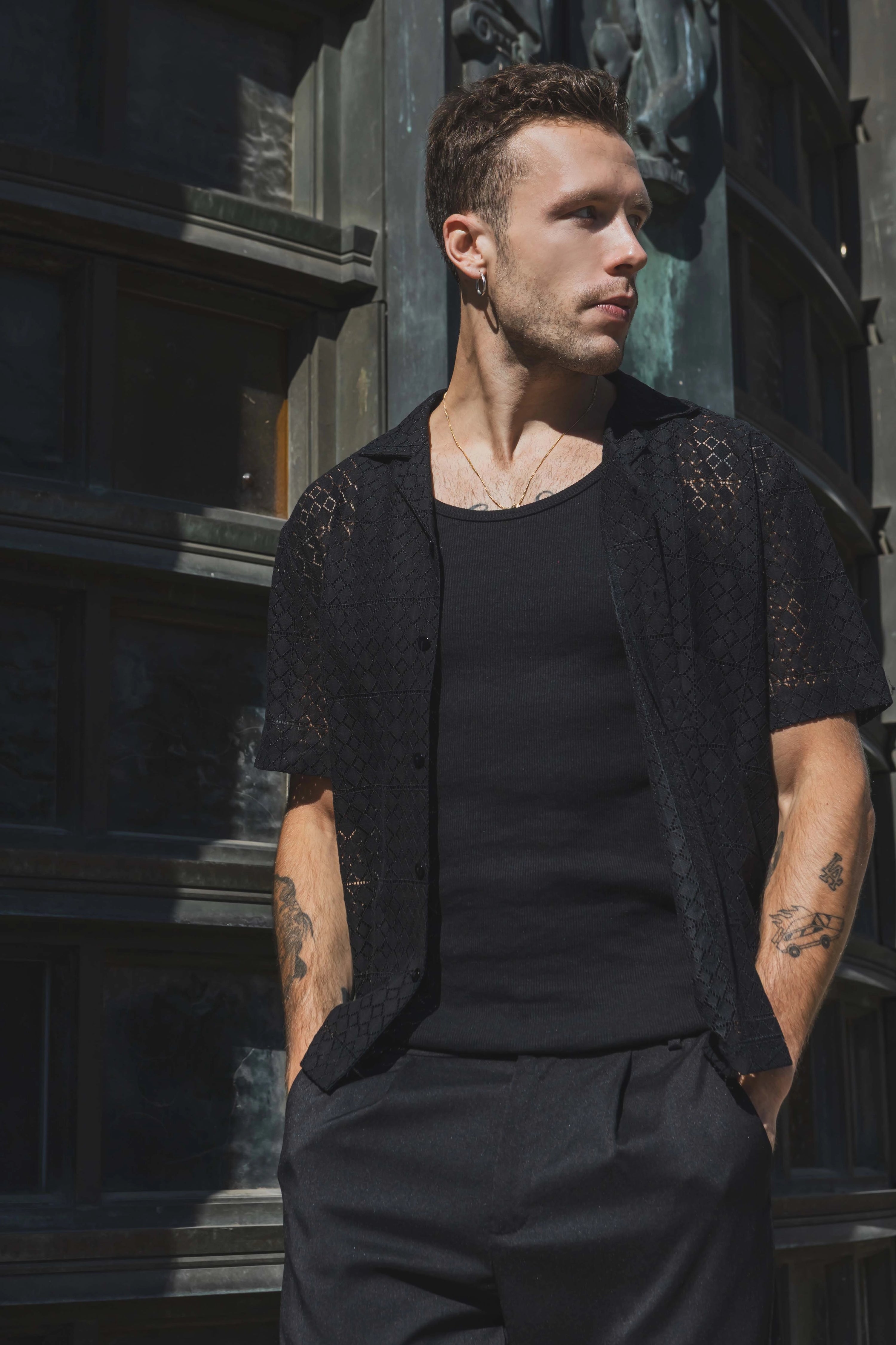 Chemise en dentelle manches courtes col à revers