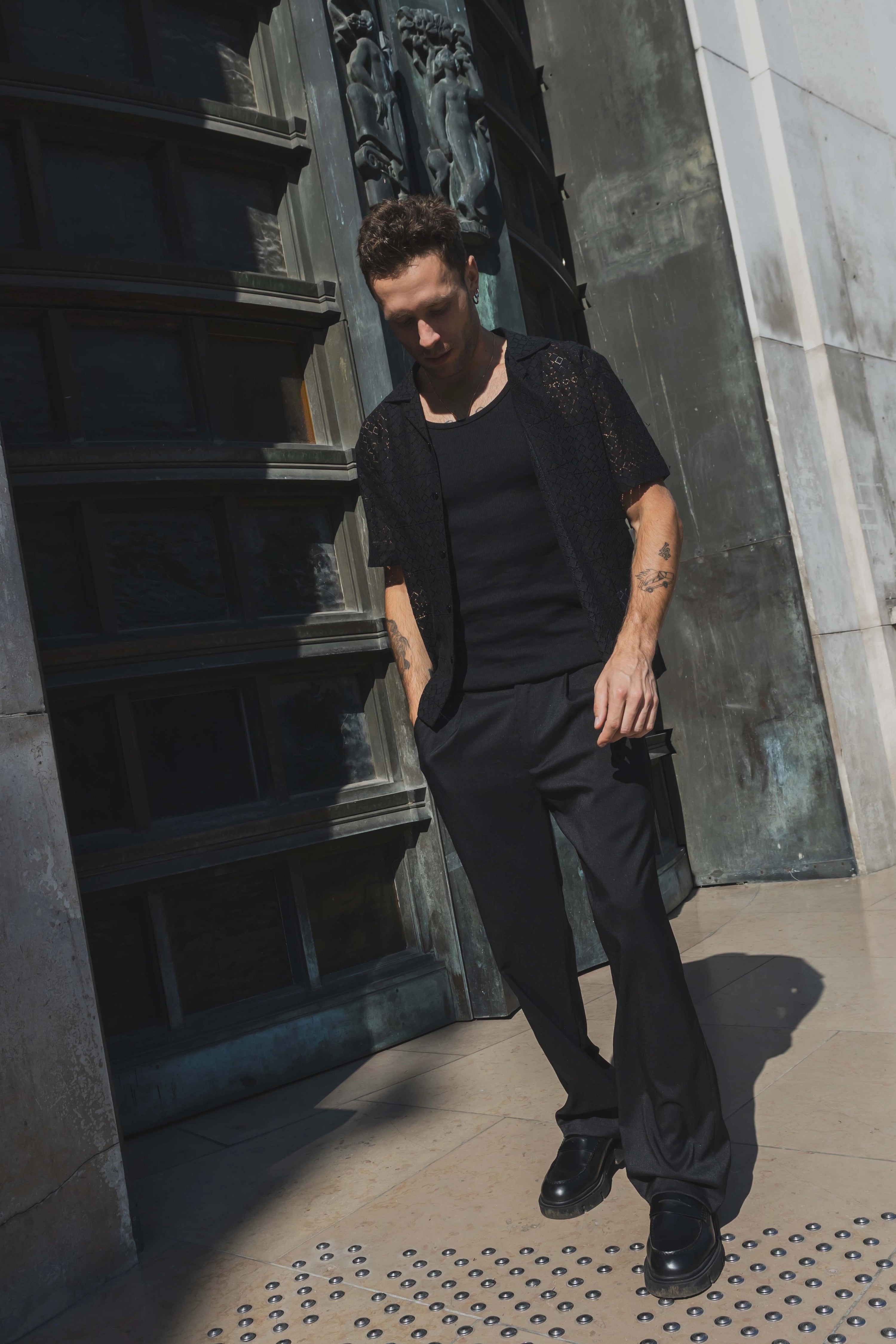 Chemise en dentelle manches courtes col à revers