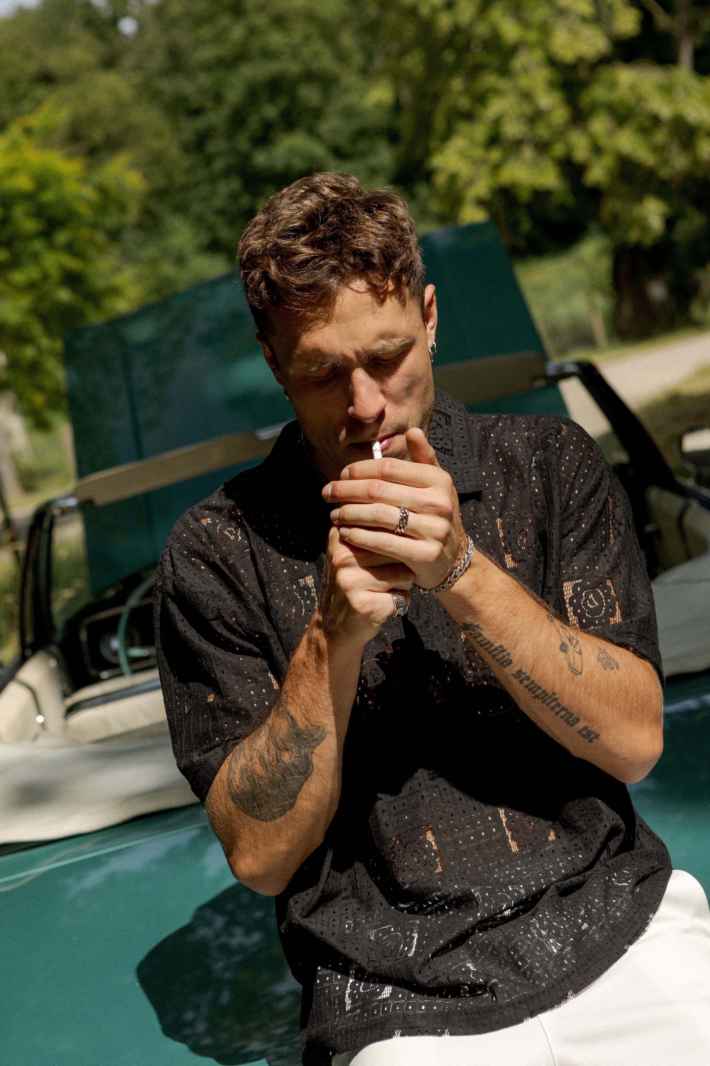 Chemise en dentelle manches courtes col à revers