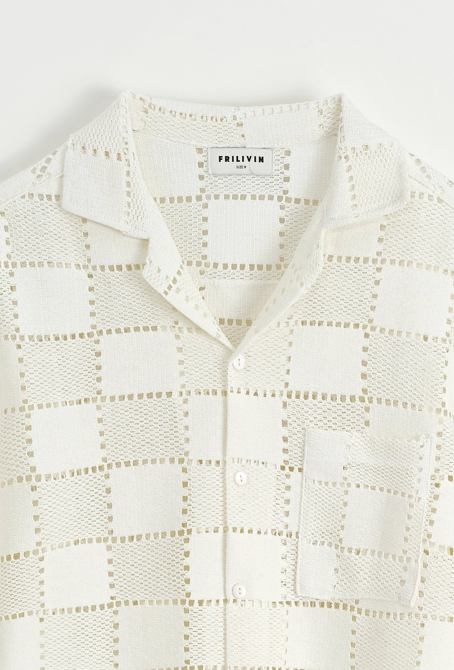 Chemise unie à motif carré