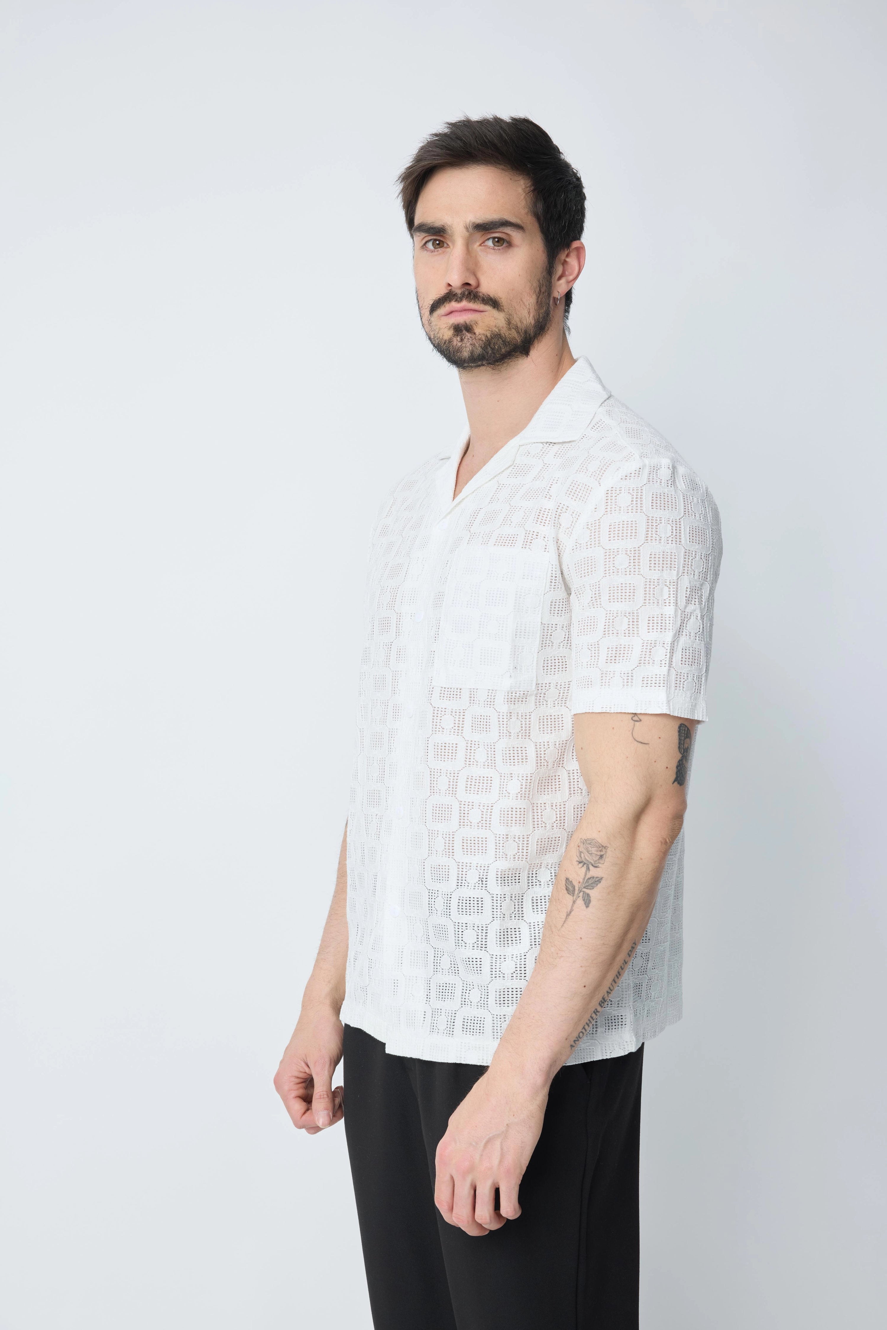 Chemise unie à manches courtes
