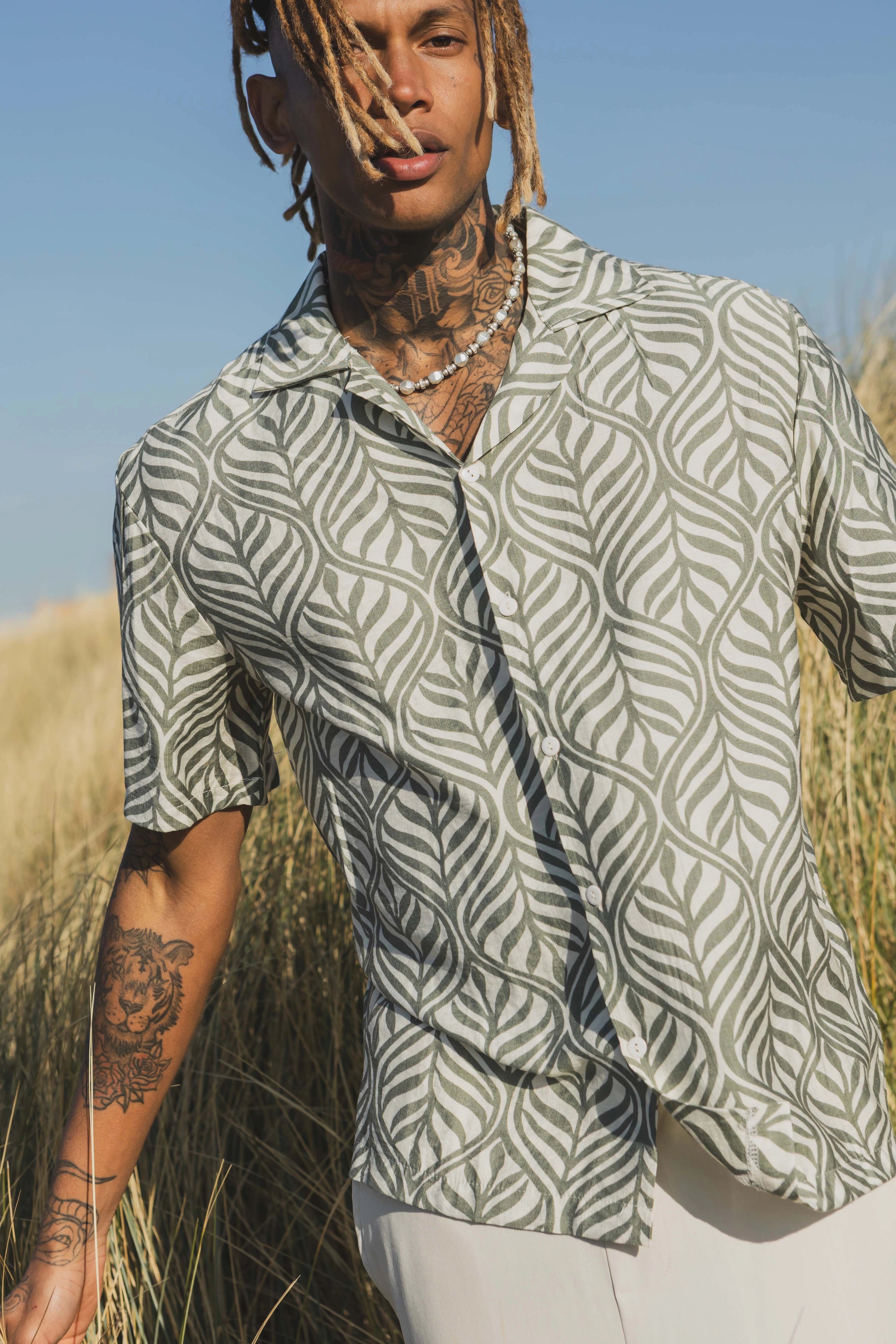 Chemise à manches courtes à motif fleuri