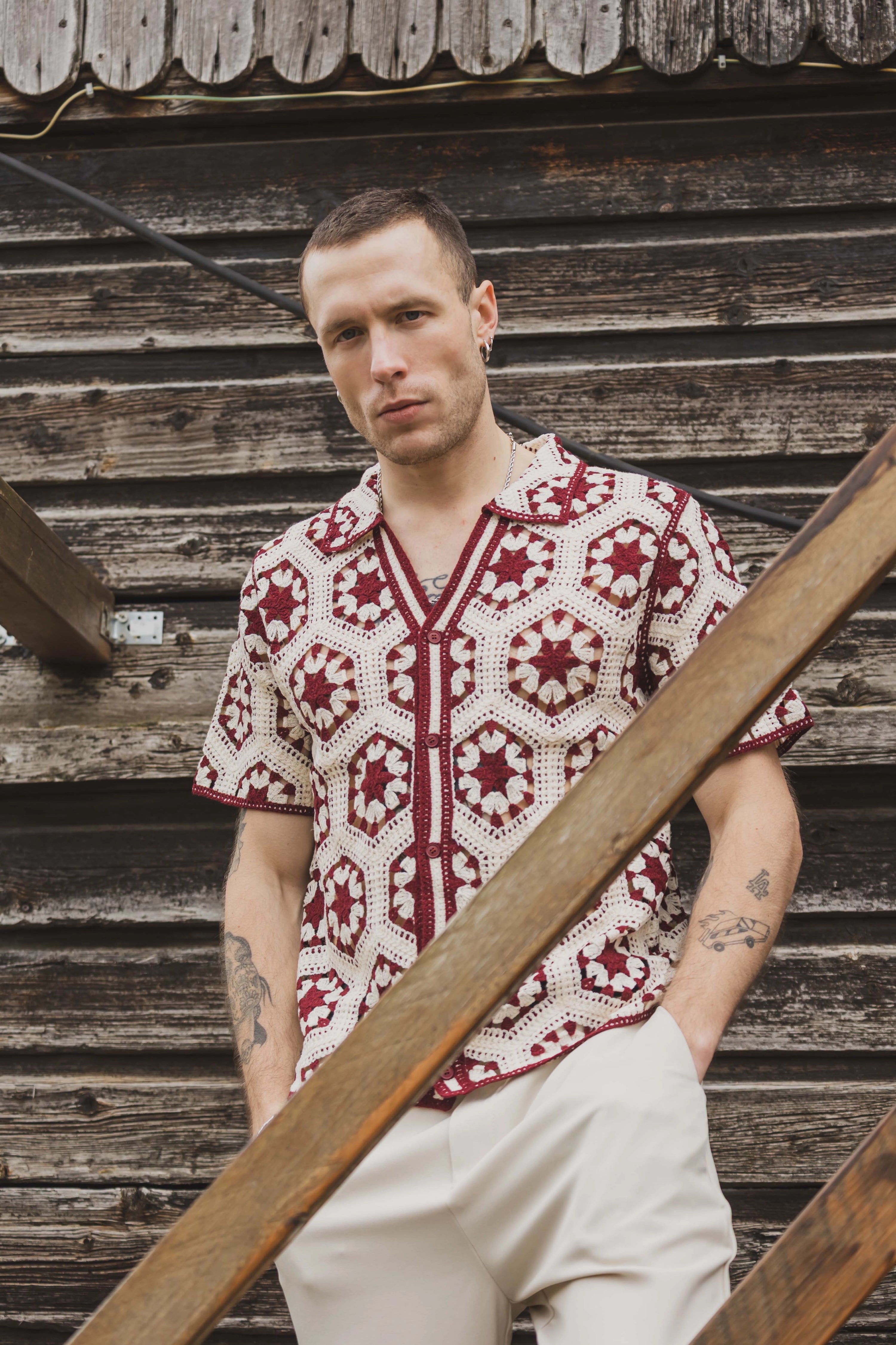 Chemise en crochet à manches courtes avec motif géométrique beige