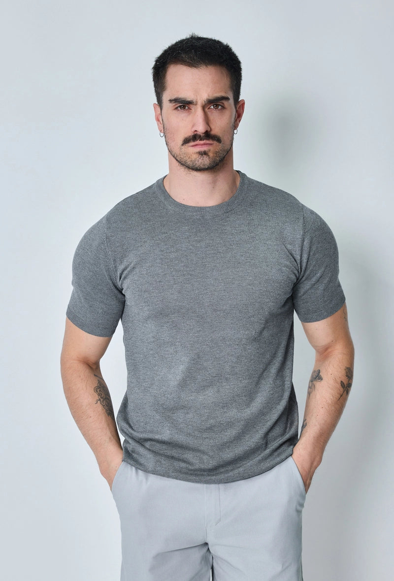 Plain short-sleeved knitted T-shirt