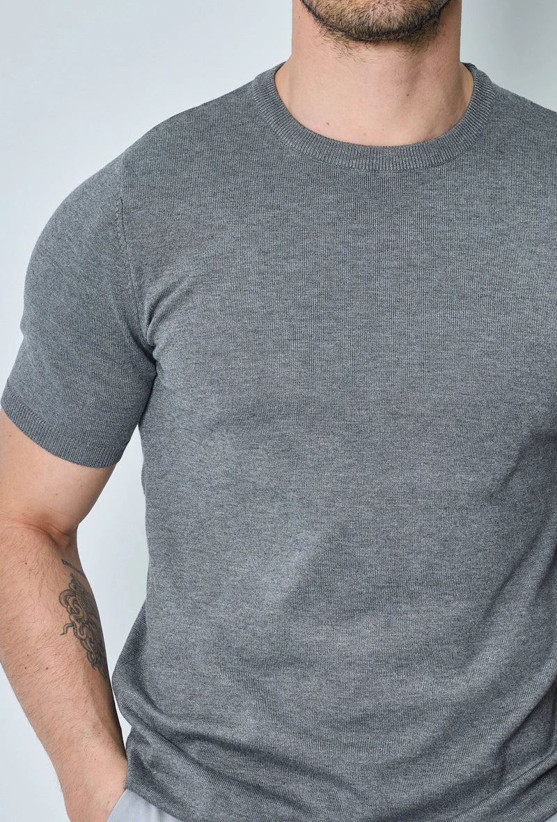 Plain short-sleeved knitted T-shirt