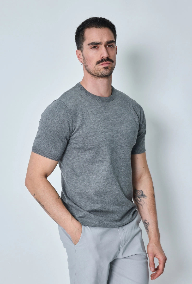 Plain short-sleeved knitted T-shirt
