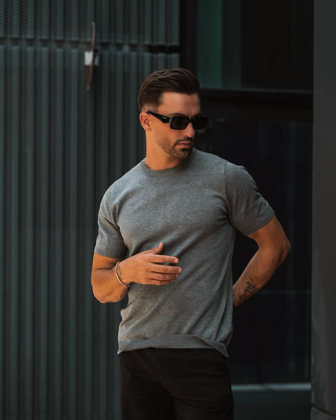 Plain short-sleeved knitted T-shirt