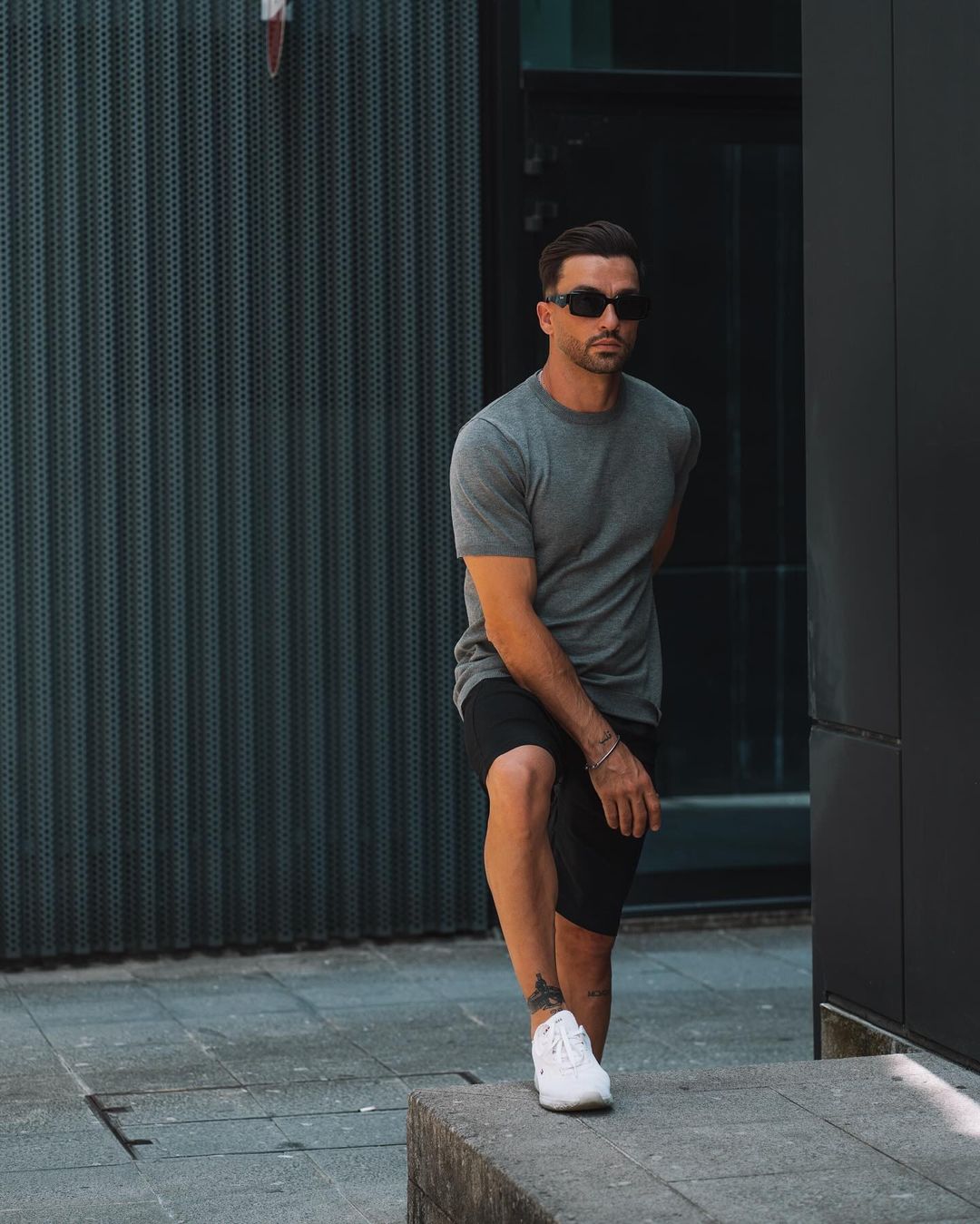 Plain short-sleeved knitted T-shirt