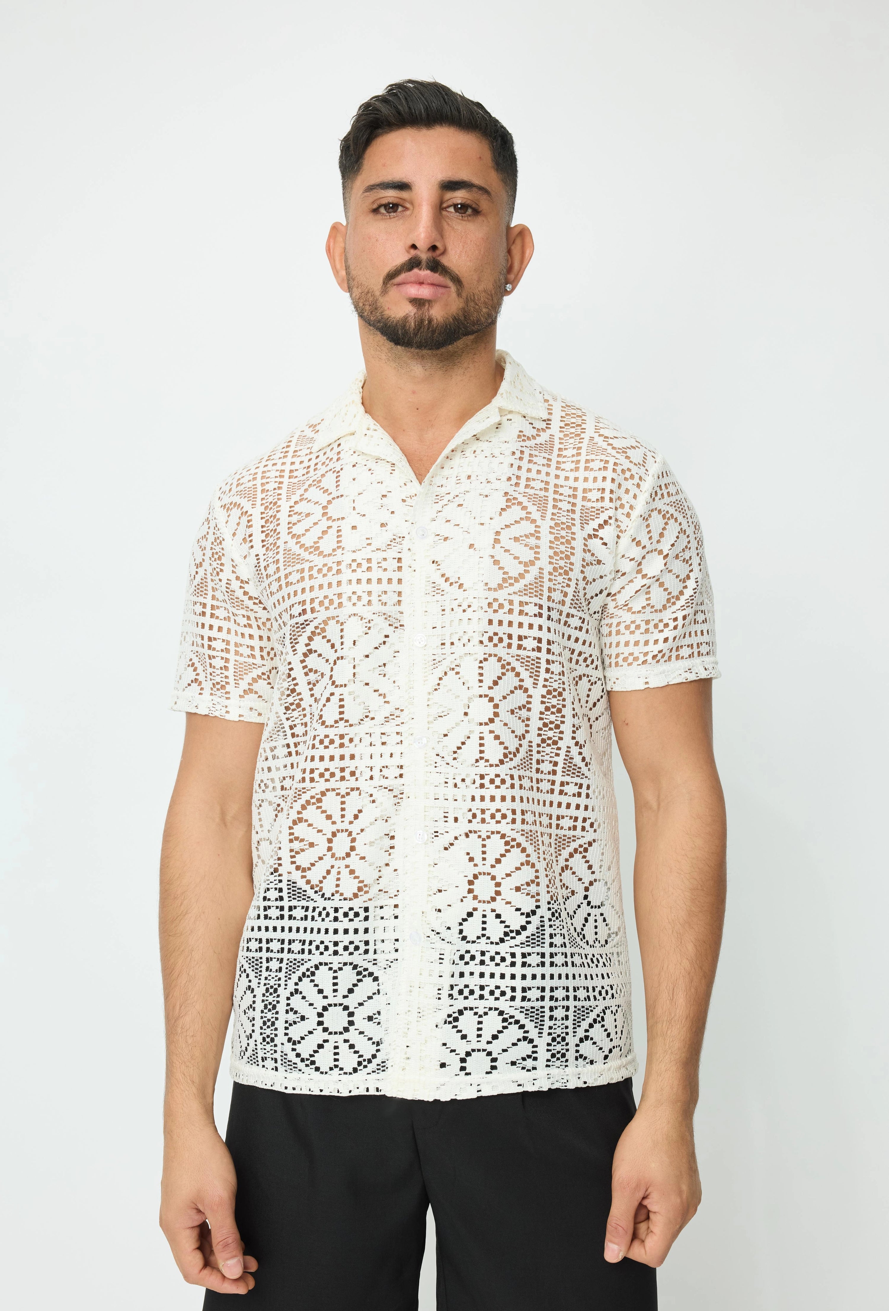 Chemise à dentelle transparente