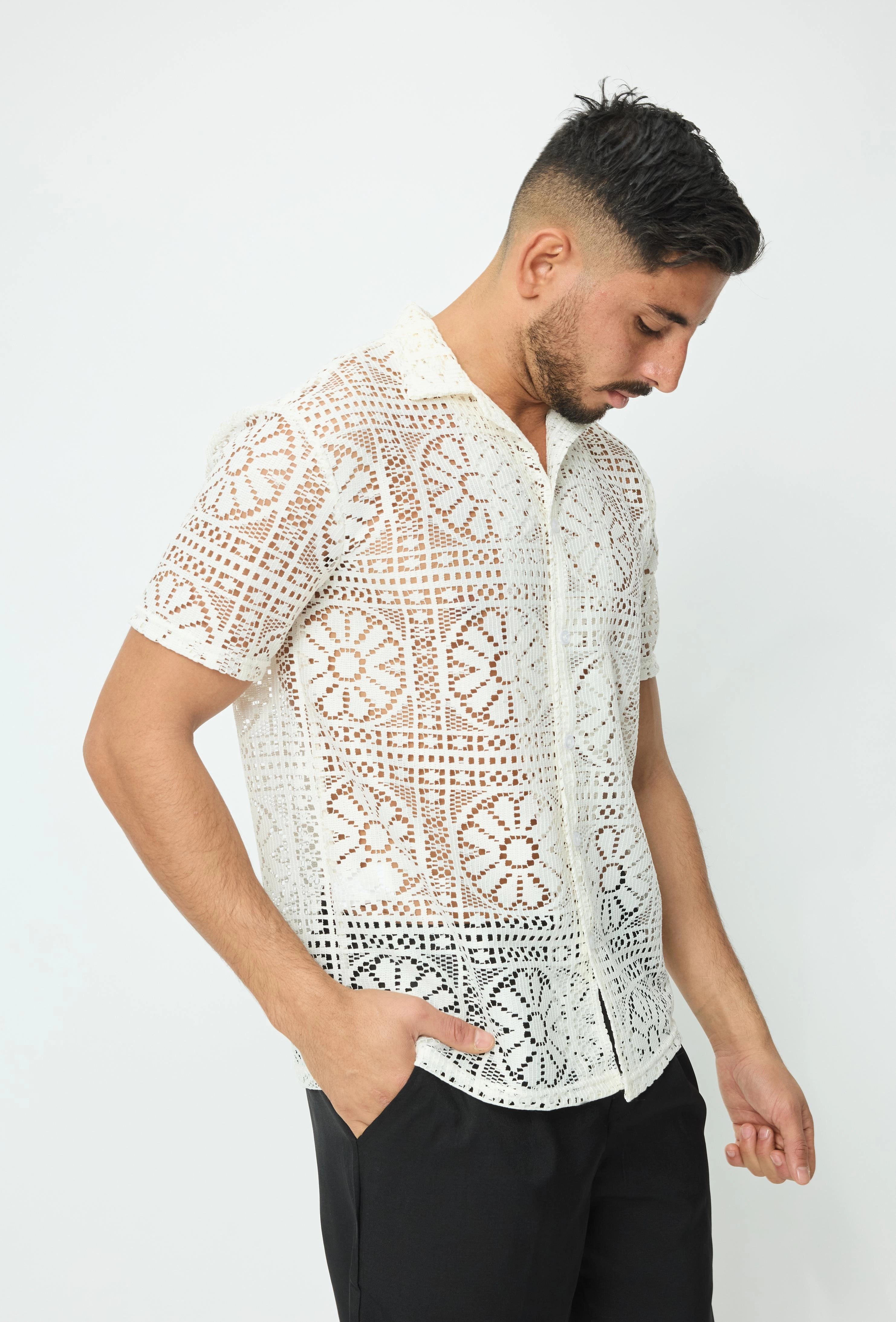 Chemise à dentelle transparente