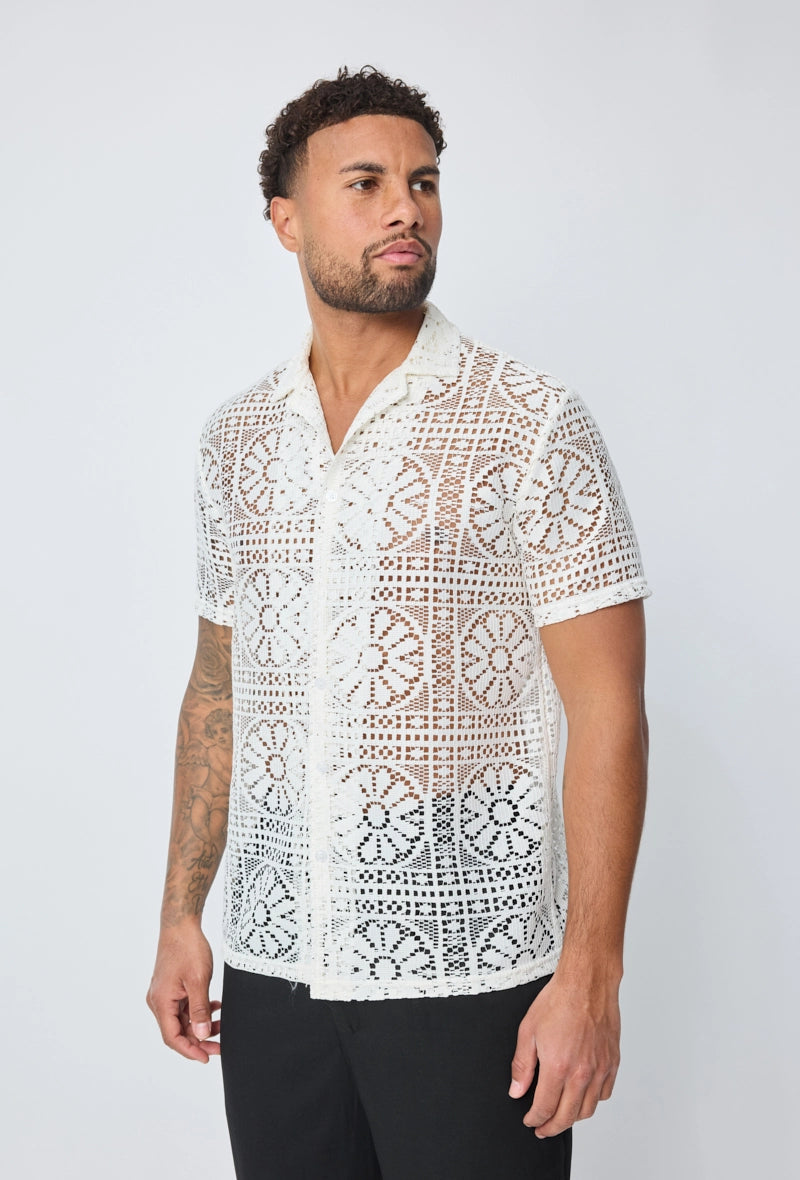 Chemise à dentelle transparente