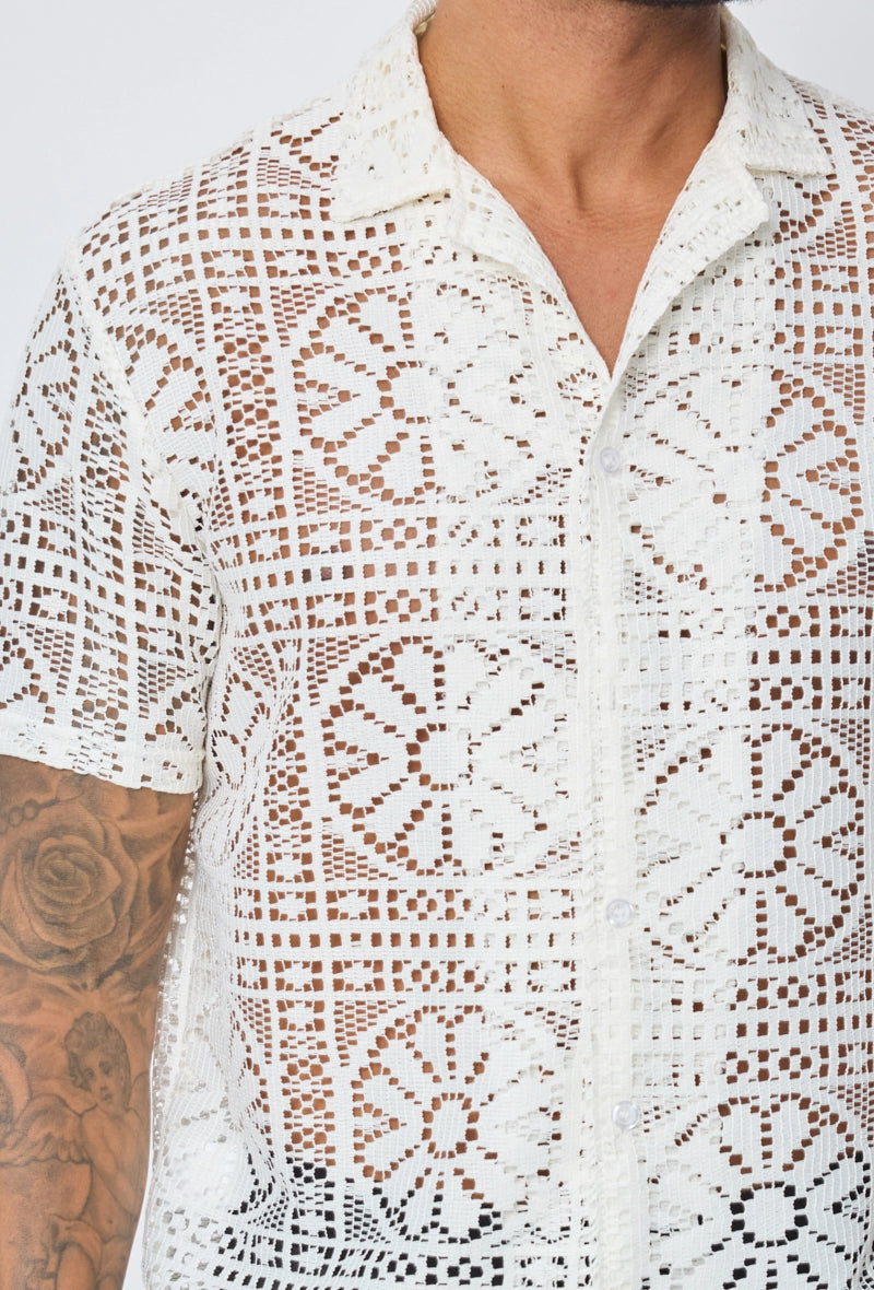 Chemise à dentelle transparente