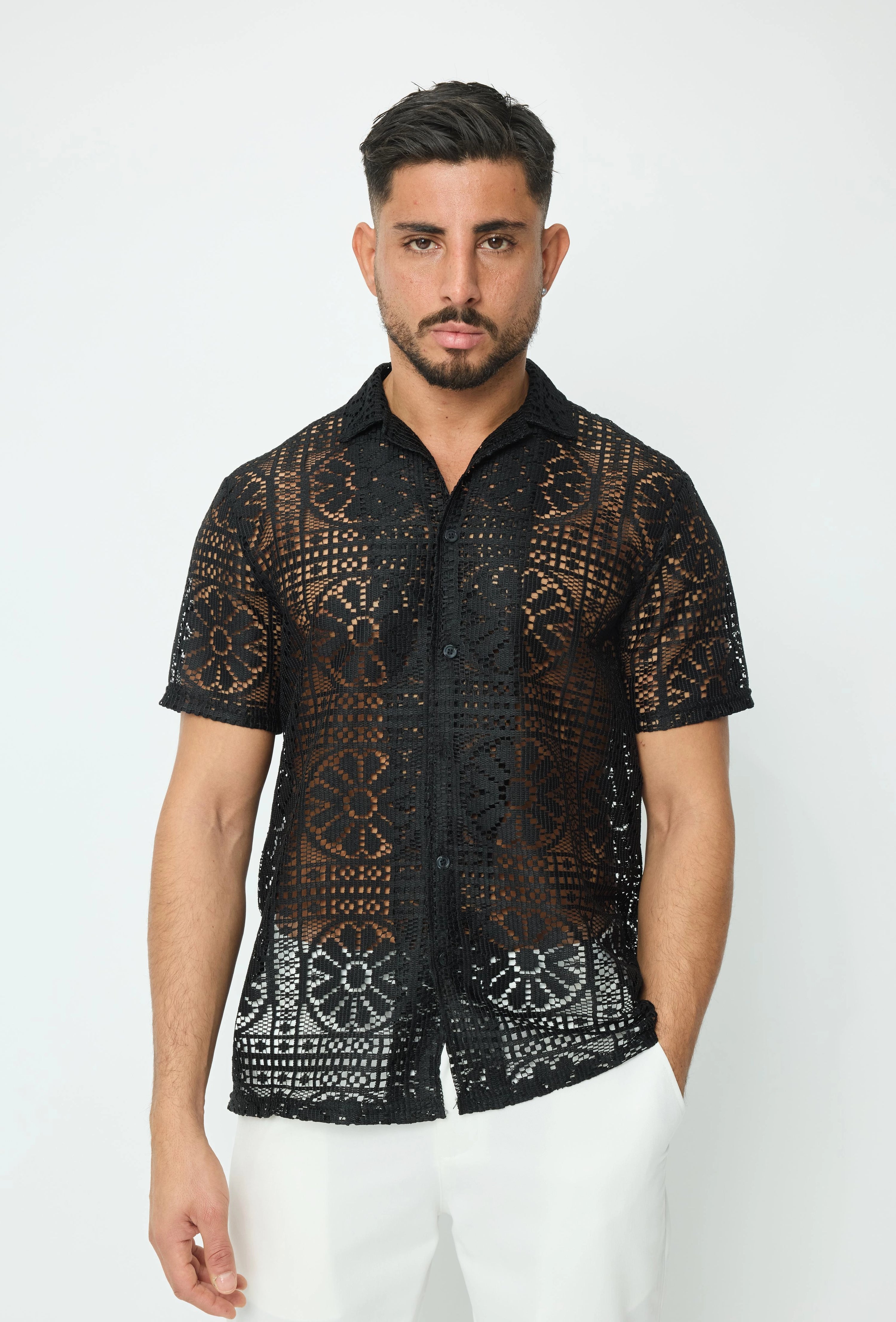 Chemise à dentelle transparente
