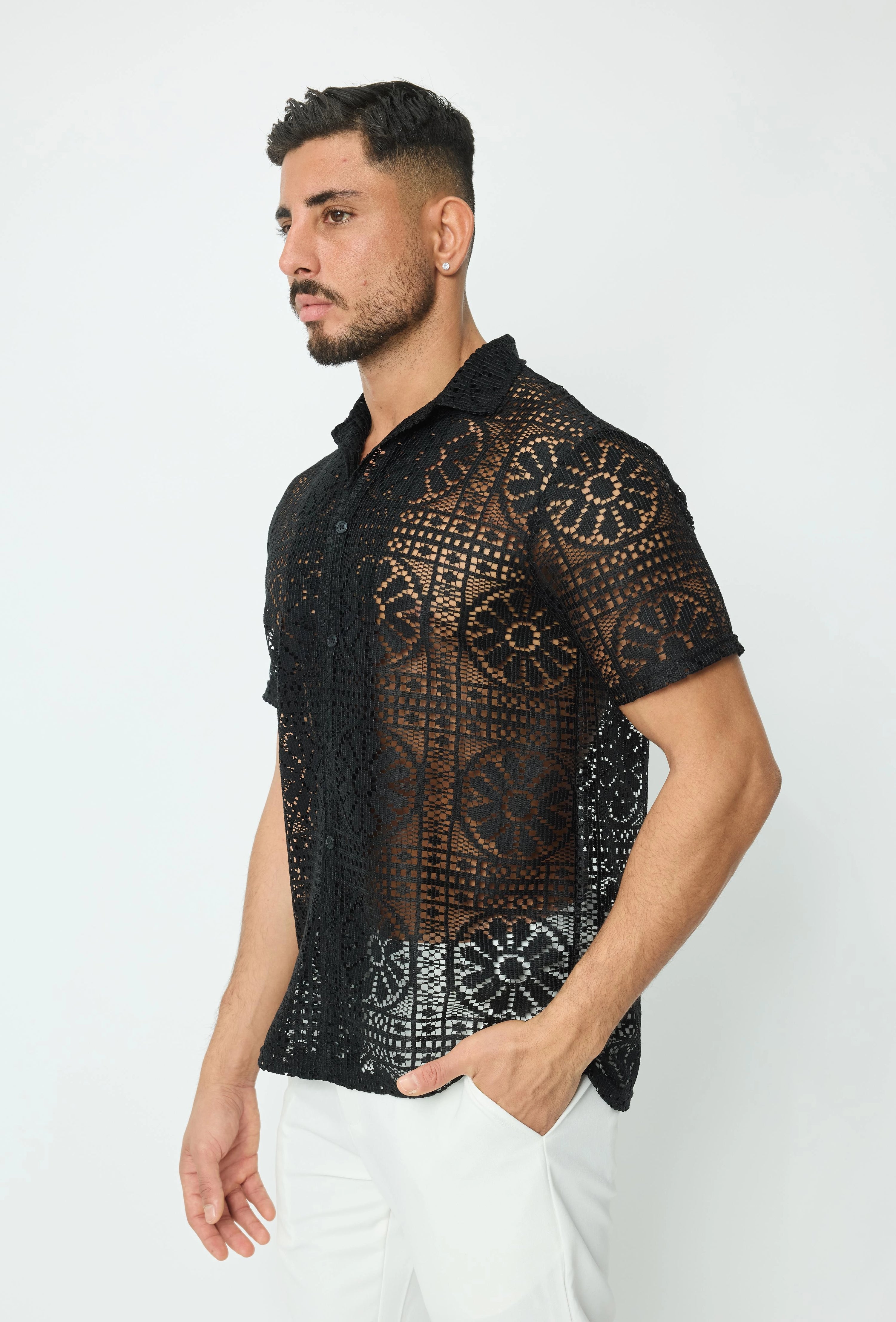 Chemise à dentelle transparente