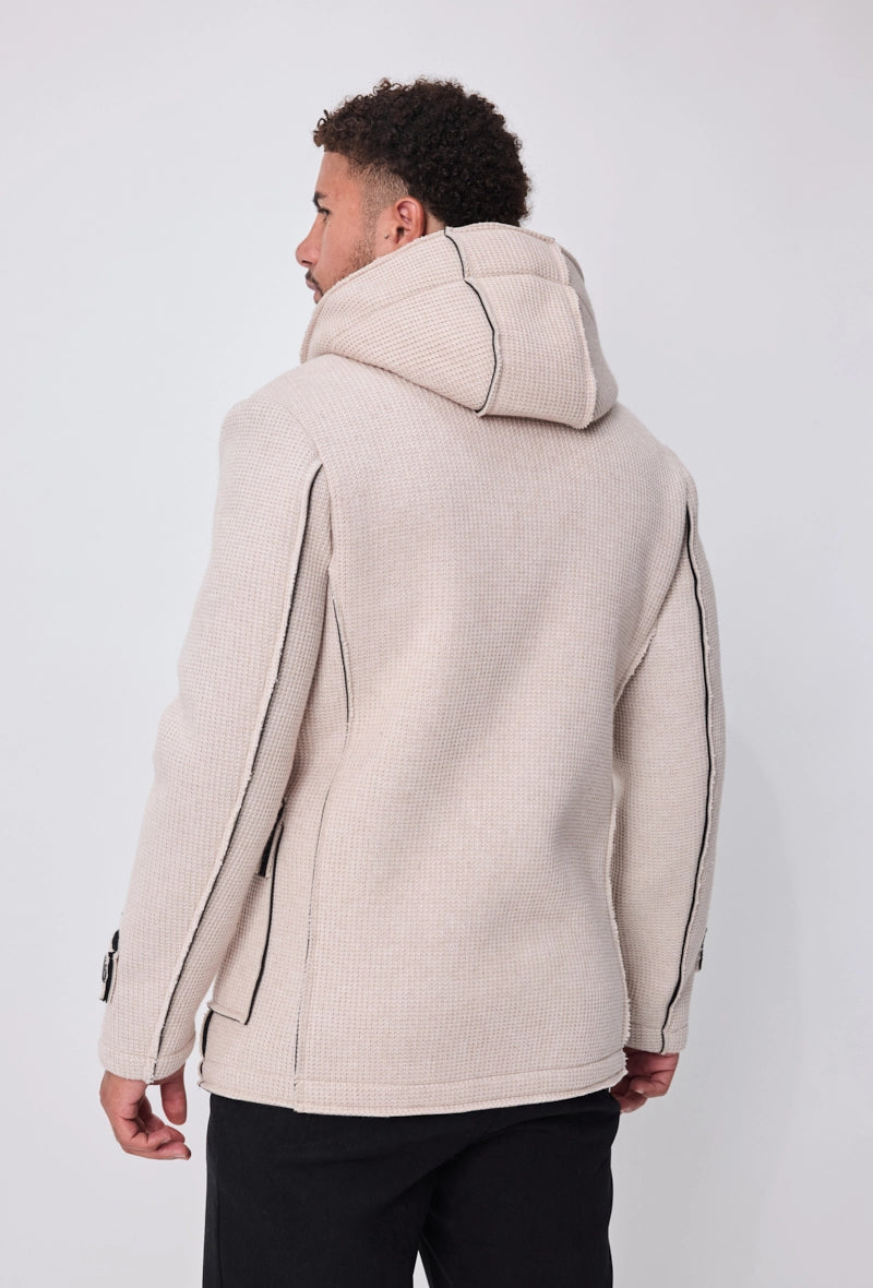 Manteau avec capuche et col large