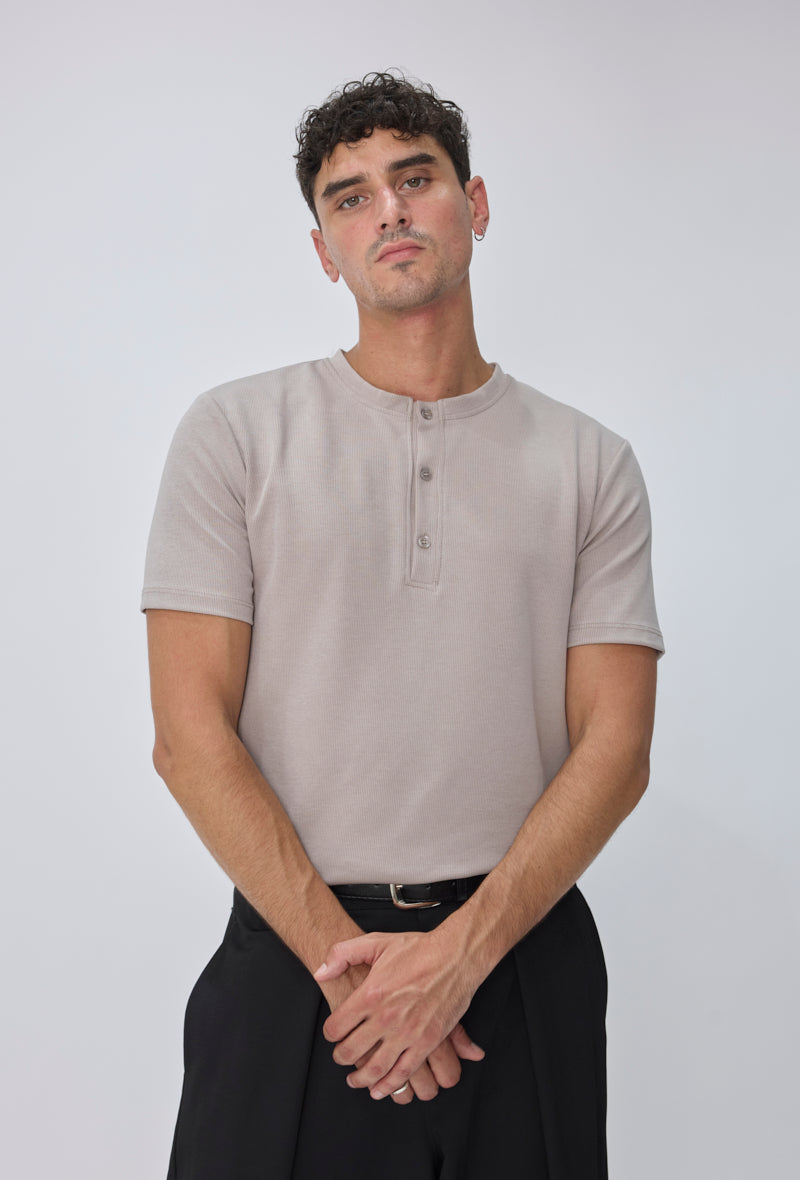 T-shirt col tunisien casual