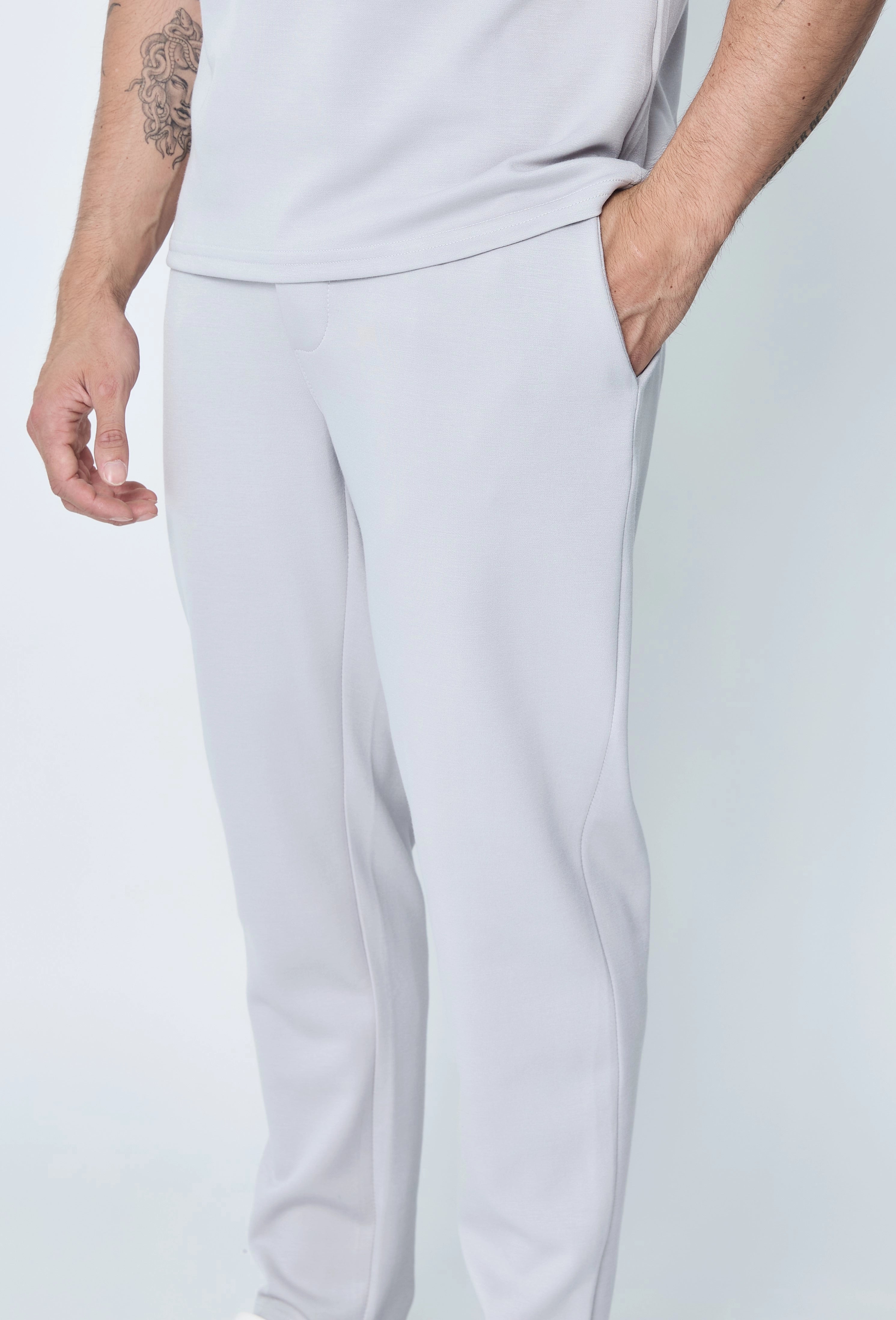 Ensemble uni t-shirt et pantalon