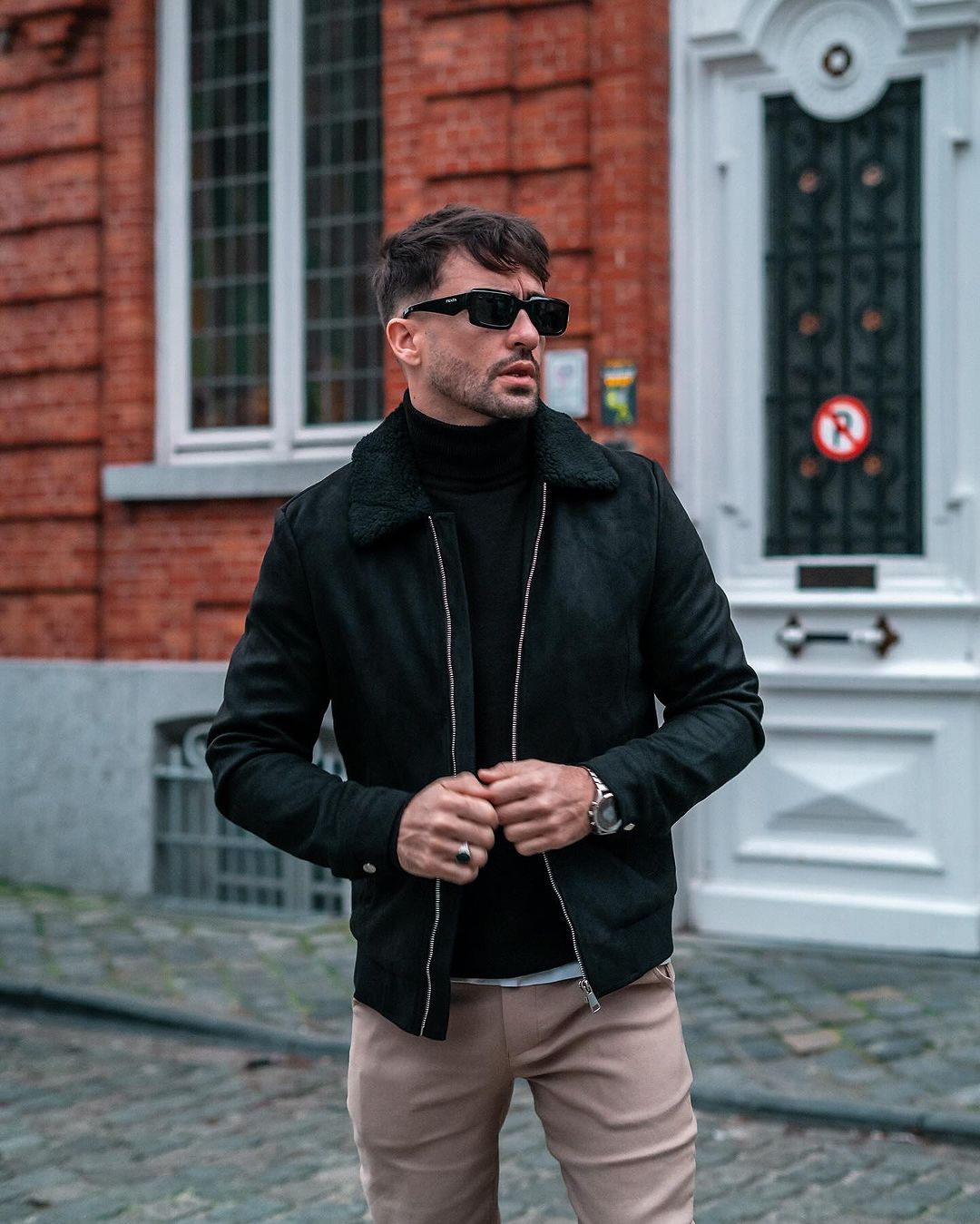 Bomber jacket with moumute collar