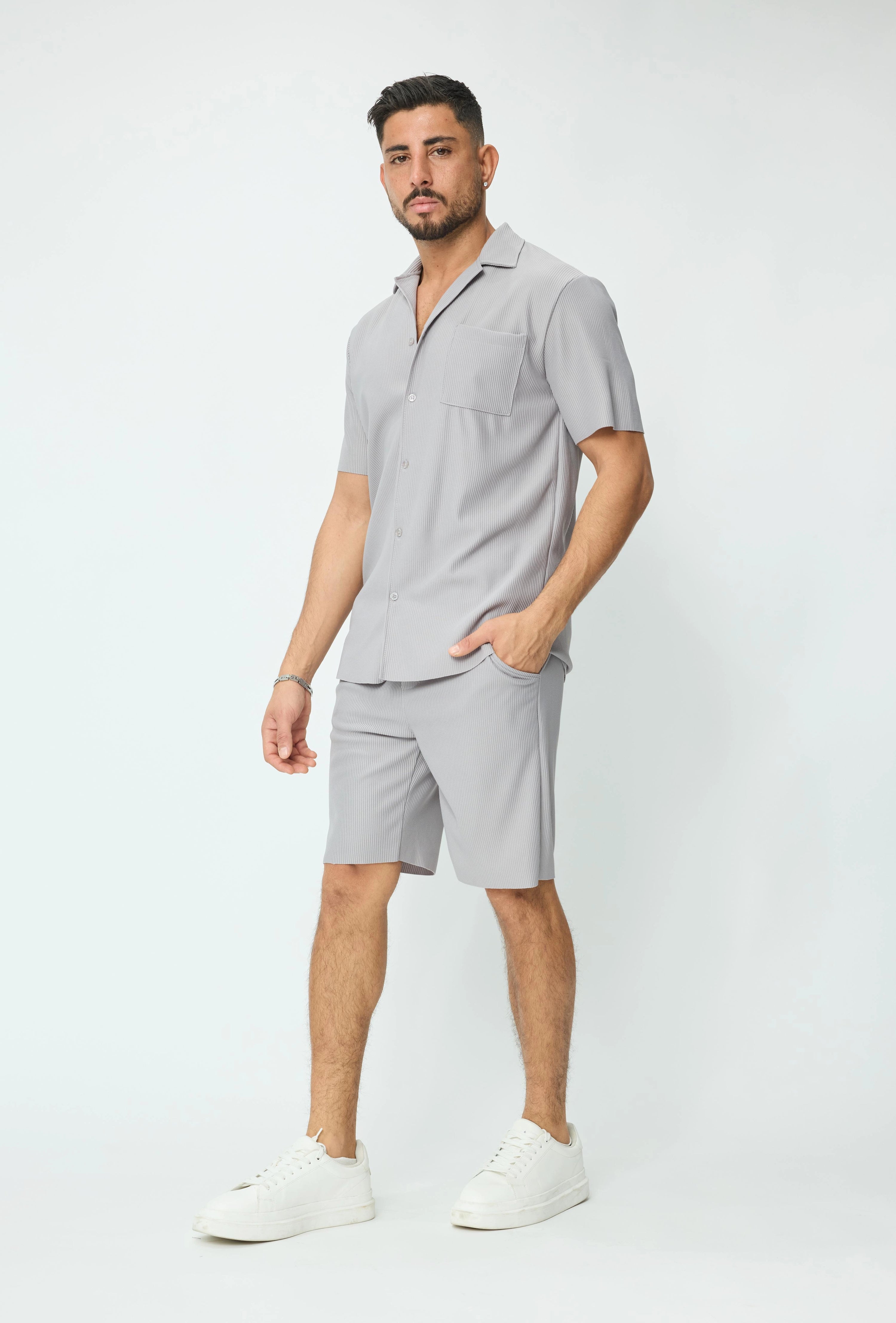 Ensemble uni plissé chemise et short
