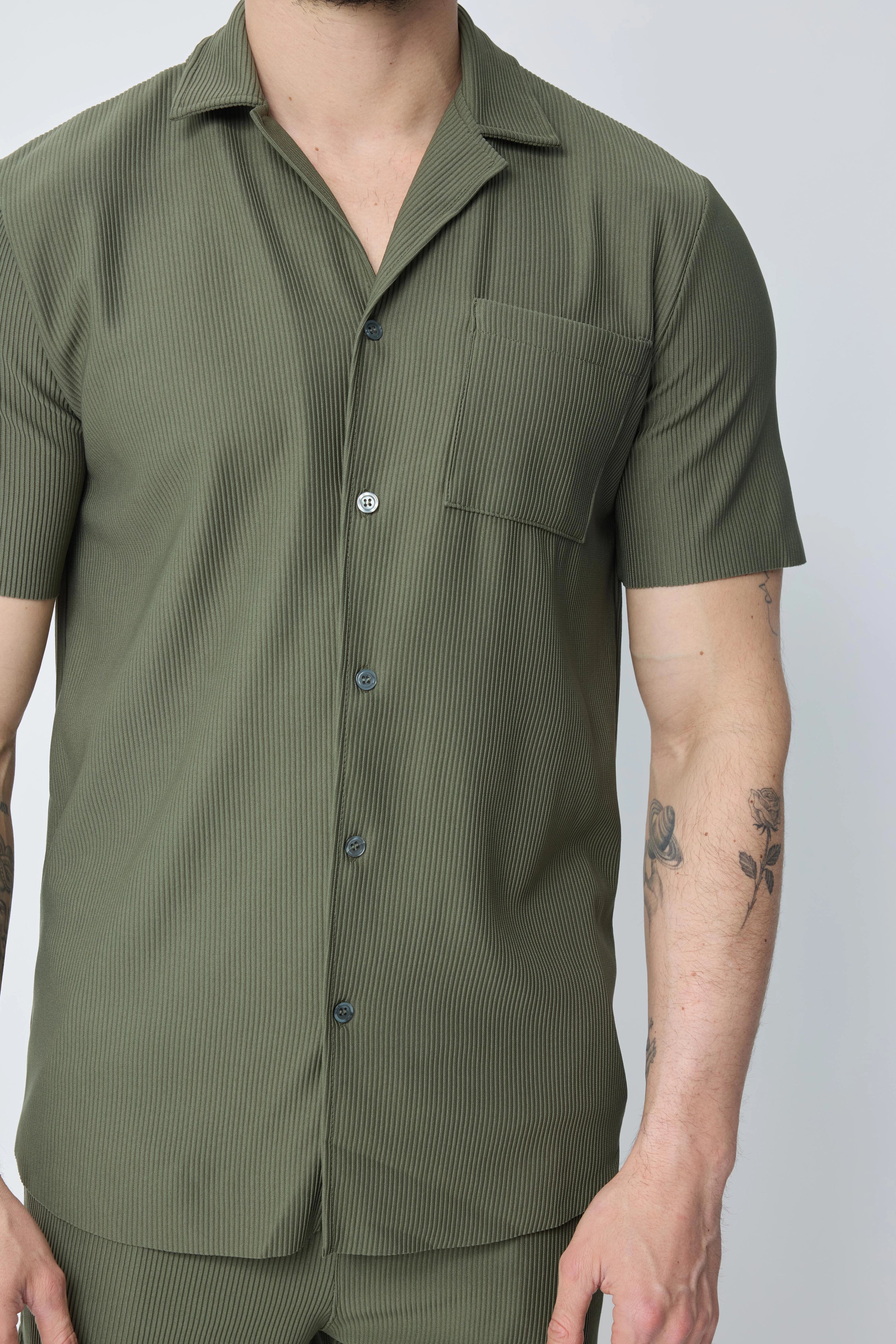 Ensemble uni plissé chemise et short