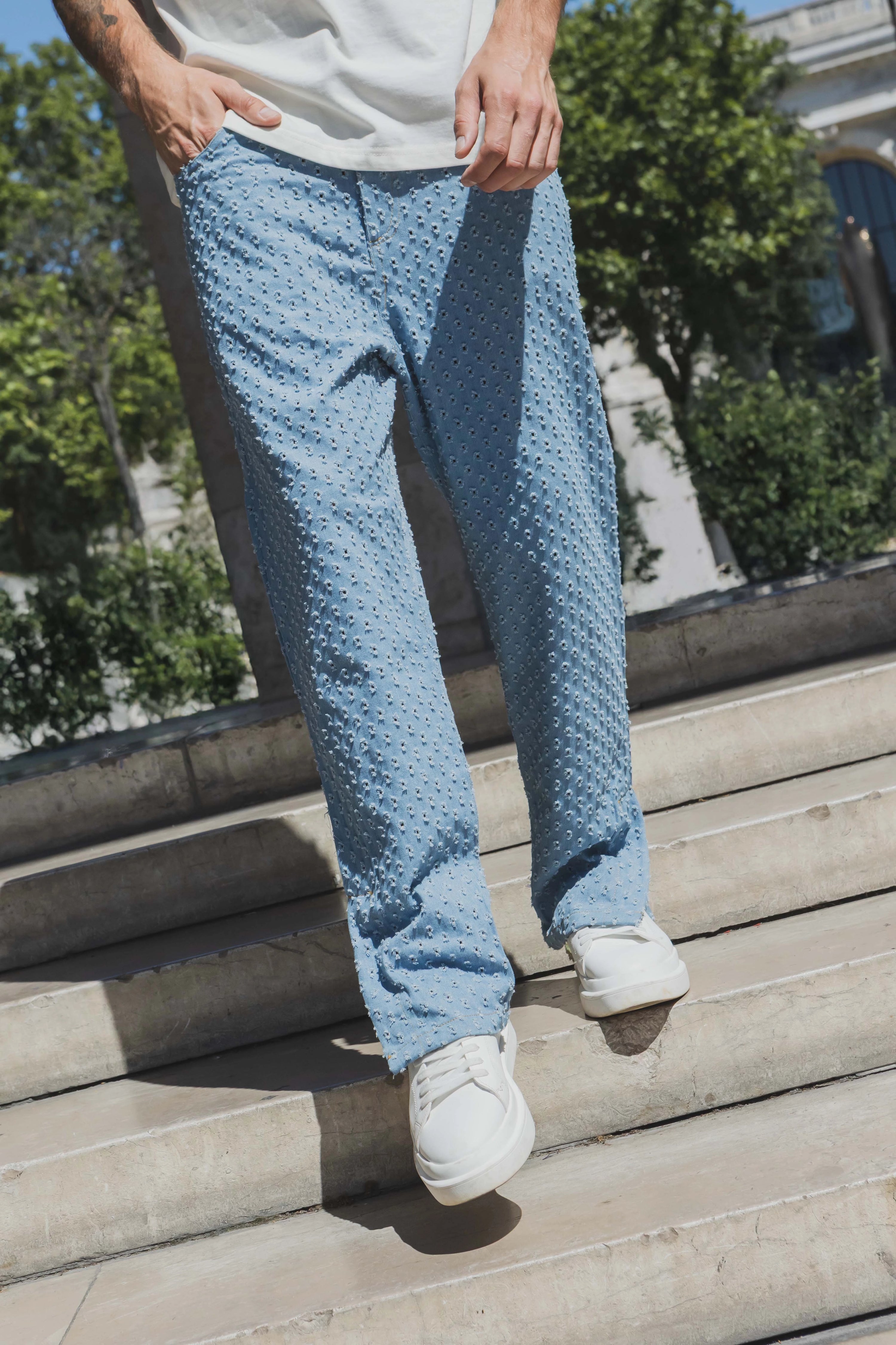 Jean large à motifs troués